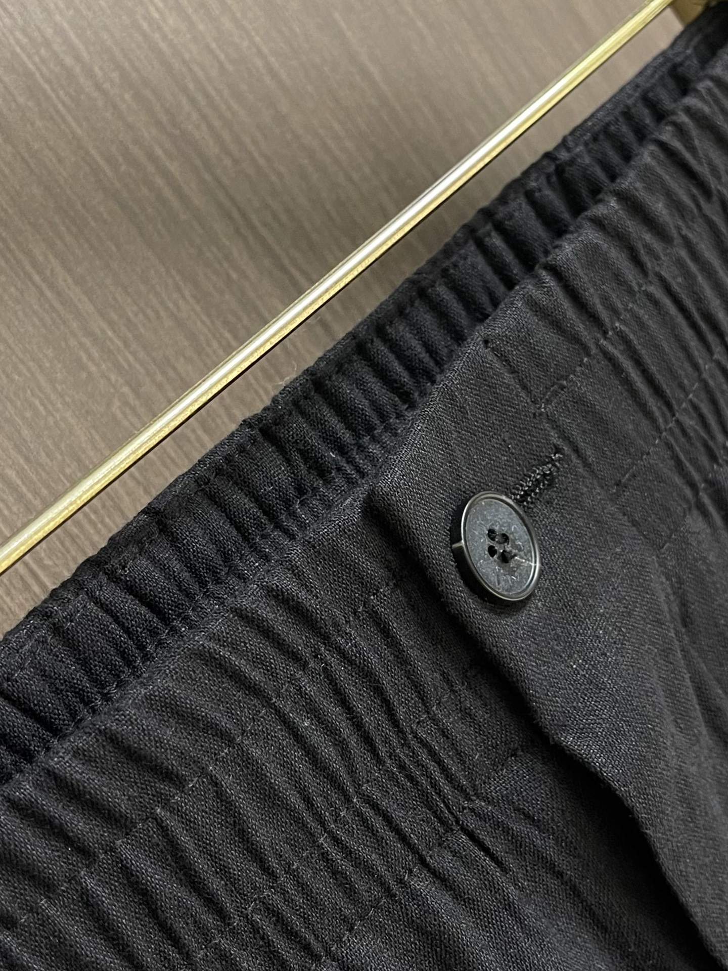 
Prada 品牌标识Logo刺绣短裤休闲五分裤！全棉水洗面料，成衣染色再经过水洗颜色自然质感无敌．!手