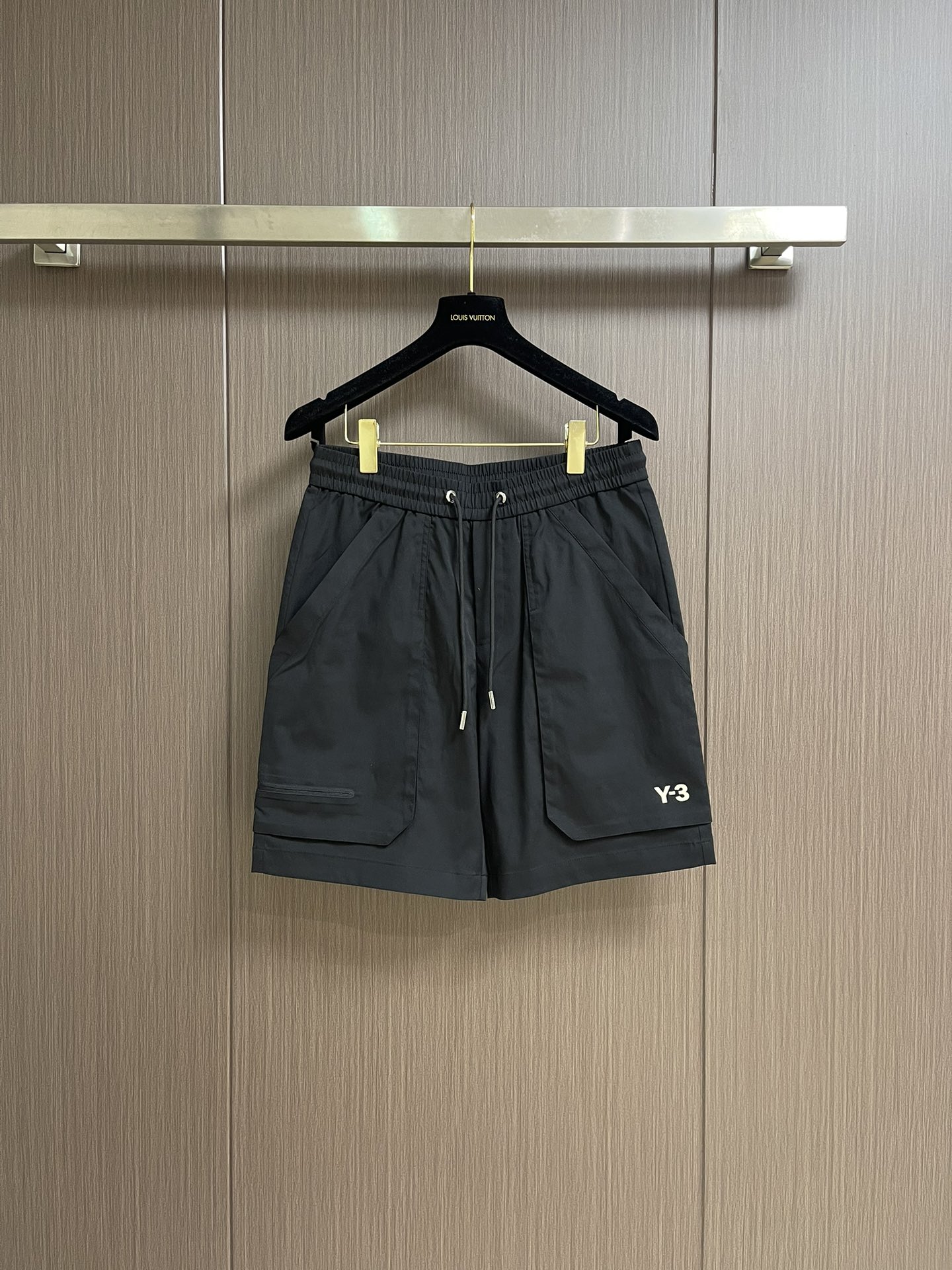 NO:425904,Y3 Yamamoto's new high street multi-bag shorts 2025ss summer new model fabrics and accessories are fully customized, famous for their unique tailoring designs. The style has been carefully crafted. Fashion experts cannot miss it. Size M-3XL, shorts, alexander wang19860909Y3 山本家新款高街多袋短裤 2025ss夏季新款 面料 辅料全定制,以独特剪裁设计闻名 版型经过精心打造 时尚达人不容错过.尺码M-3XL,,shorts,alexander wang,Men's clothing