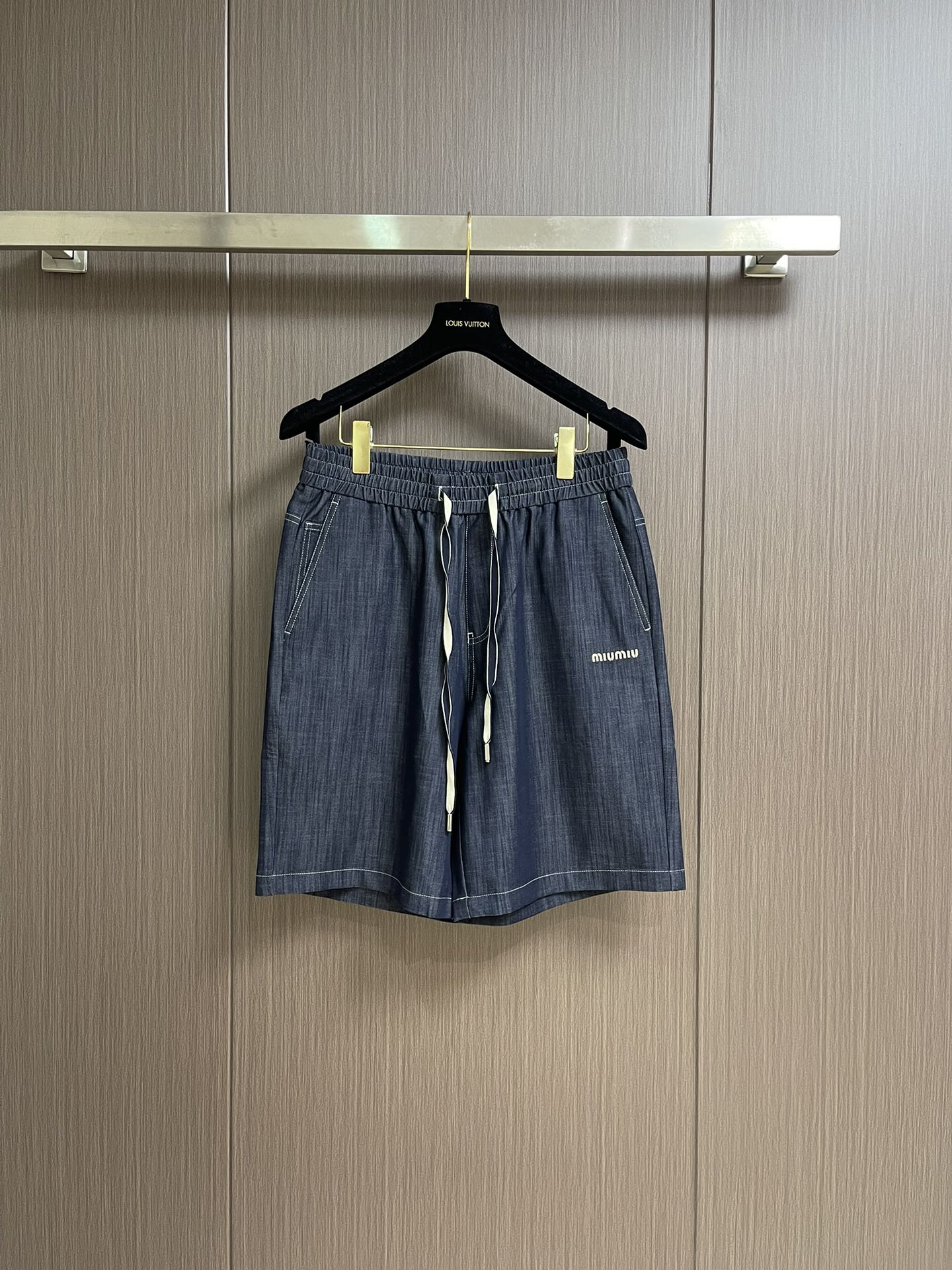 Miu Miu Pantalones Cortos de Mezclilla Bordados con Logo para Hombre y Mujer