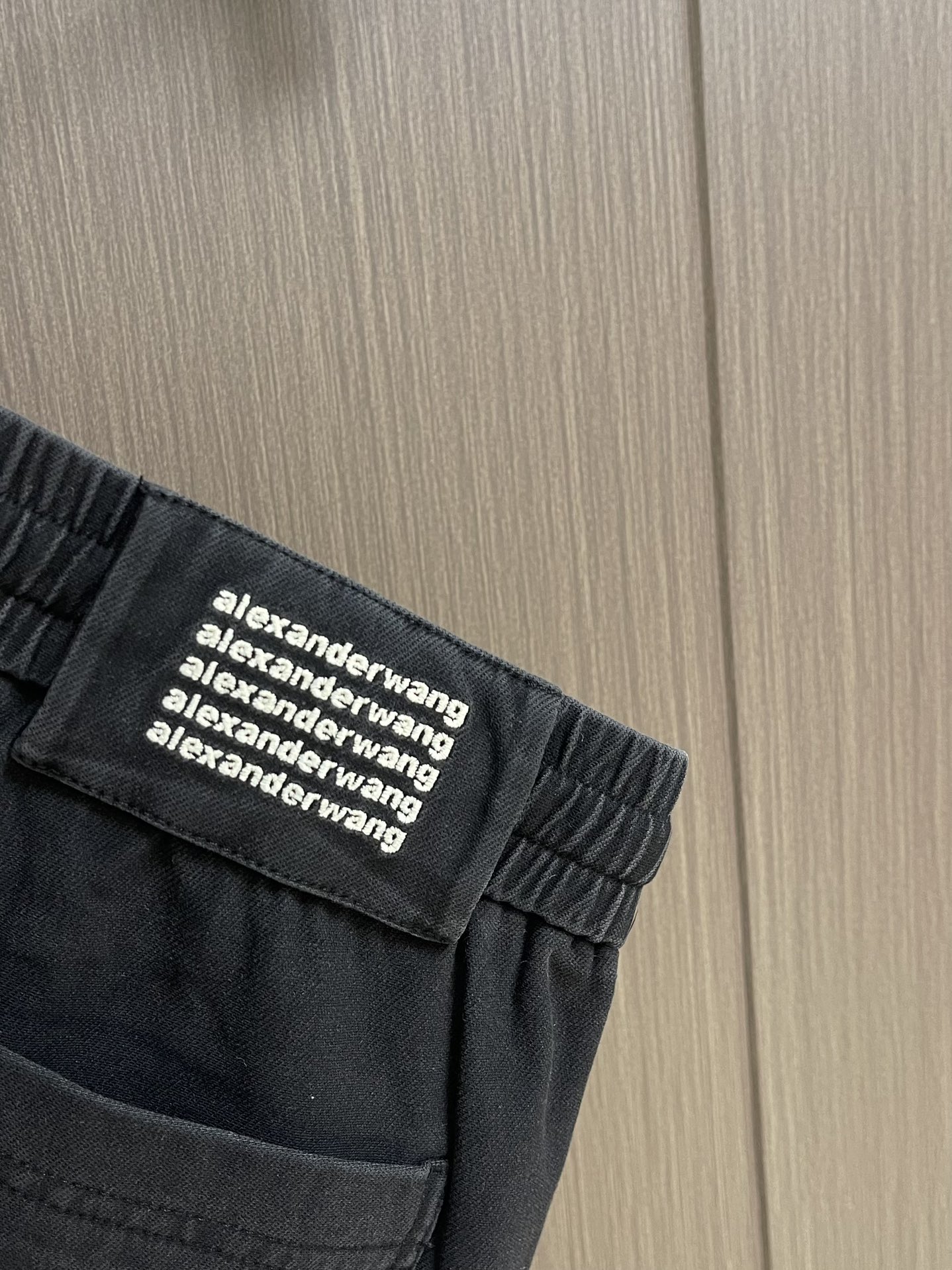 “King Alexanderwang’s 2025 Summer Edition Water Wash Shorts: Comfortable, Custom Fabrics, Impeccable Details” - 图片 9