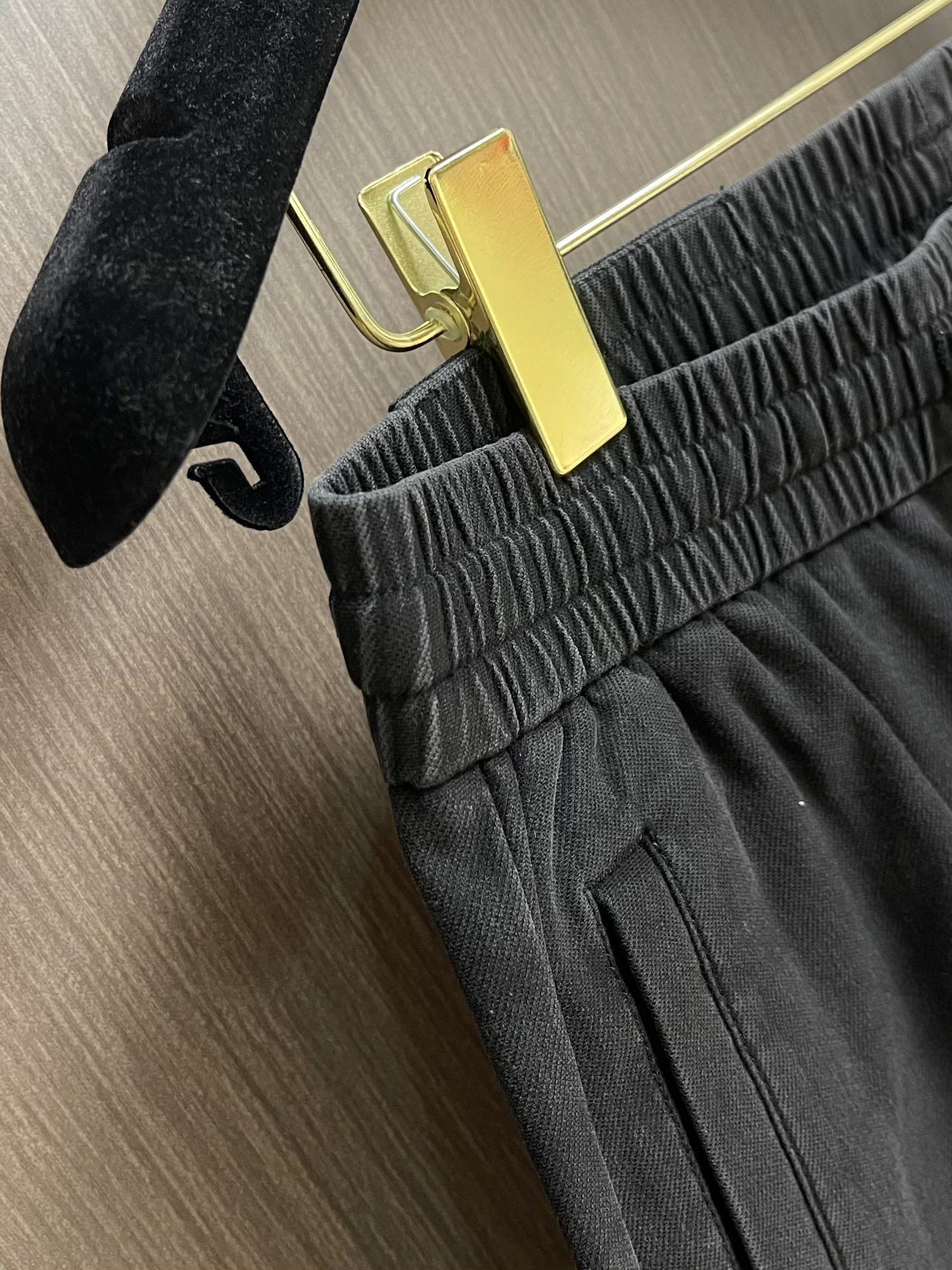“King Alexanderwang’s 2025 Summer Edition Water Wash Shorts: Comfortable, Custom Fabrics, Impeccable Details” - 图片 6