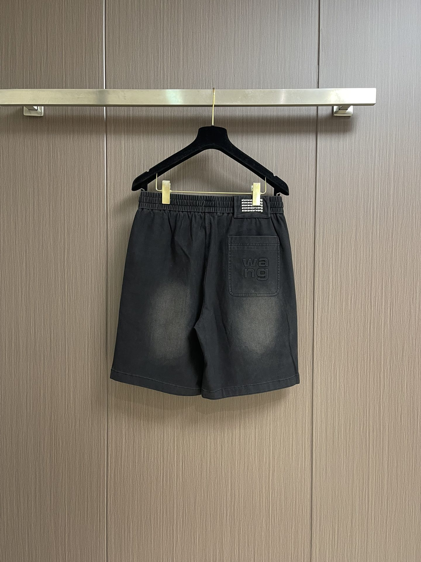 “King Alexanderwang’s 2025 Summer Edition Water Wash Shorts: Comfortable, Custom Fabrics, Impeccable Details” - 图片 2