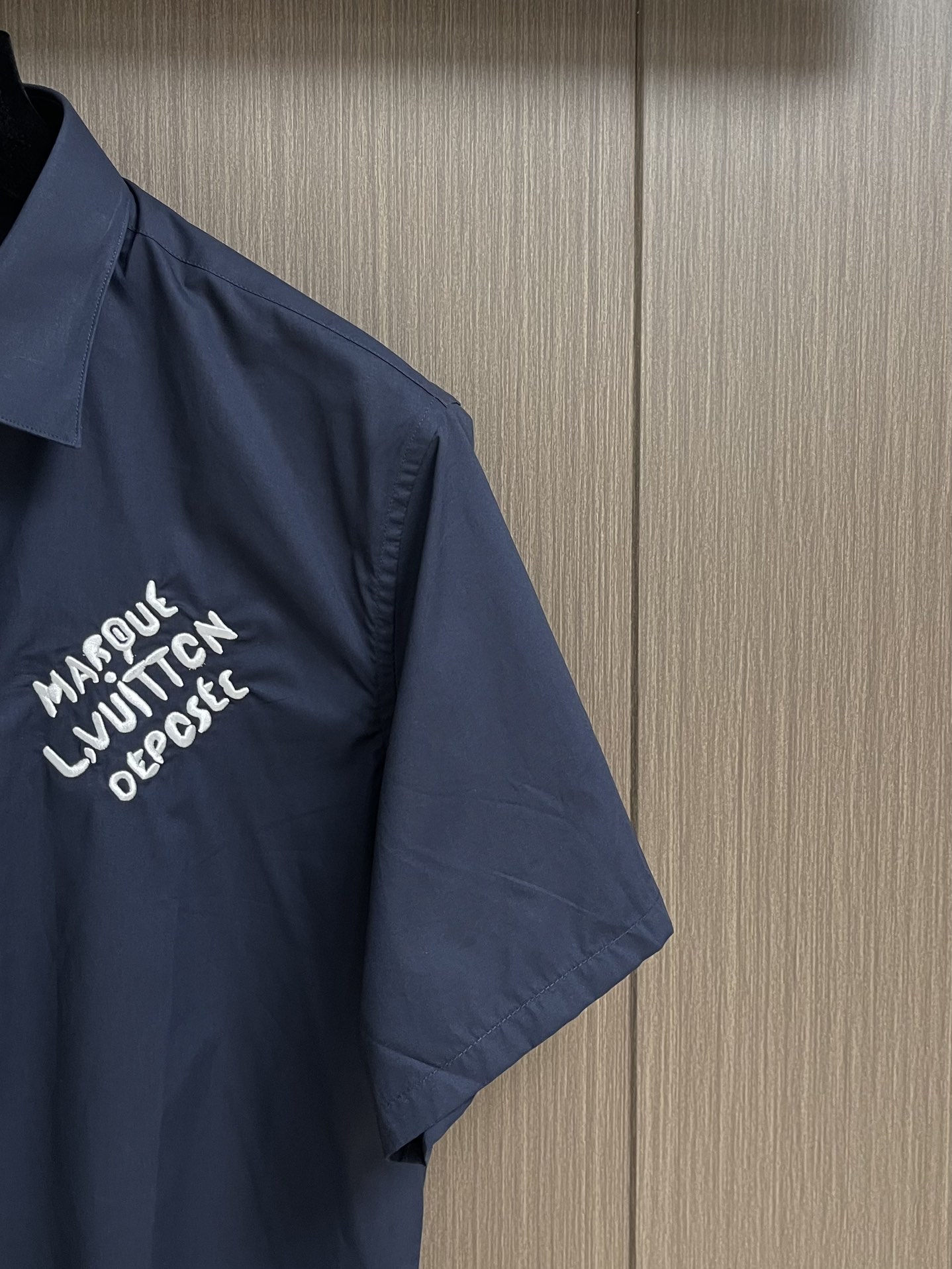 חולצת גברים של Louis Vuitton בכתבת יד מוסגת קצר 5 i1750772406 2695 8