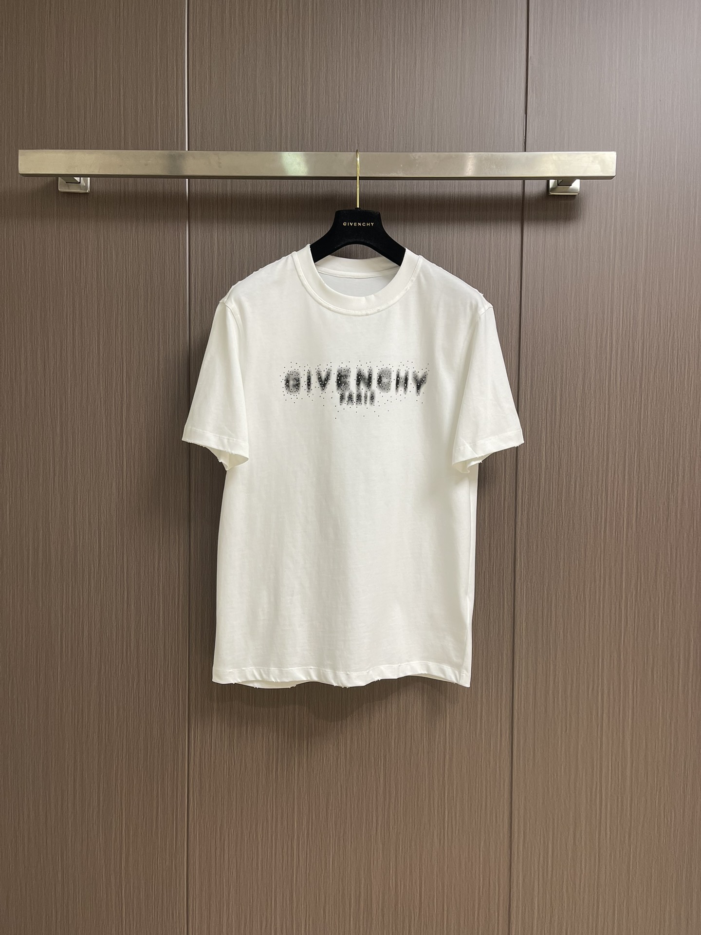 NO:451498,GIVENCHY fuzzy logo logo printed round short-sleeved T-shirt, 300 grams of terry to the fabric, 100% pure cotton, made pre-shrinkable 1x1 double yarn in advance, will never deform in a lifetime, letter logo print, three complete, comfortable and stylish upper body. Size M-5XL, givennchy, T-shirt,tees, t-shirt,alexander wang19860909GIVENCHY 模糊logo标识印花圆短袖T恤,对版面料300克毛圈高克重百分百纯棉 提前做过预缩水1x1双纱洗一辈子都不会变形的 字母logo印花 三标齐全 上身舒服有型.尺码M-5XL,,givenchy,T-shirt,tees，t-shirt,alexander wang,Men's clothing