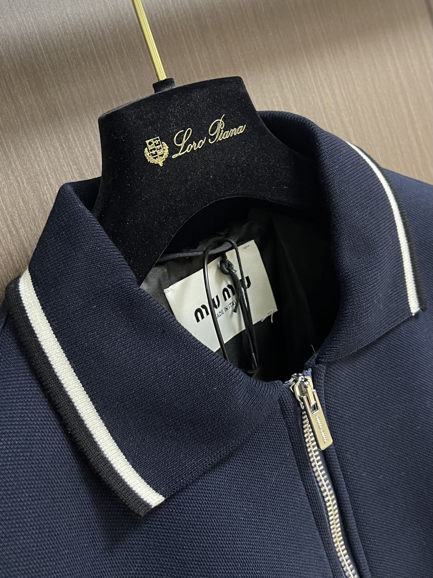 MiuMiu Complex Porcelain Zipper Jacket: High-Quality Cotton, Stylish Design, 3D Embroidery. - 图片 3