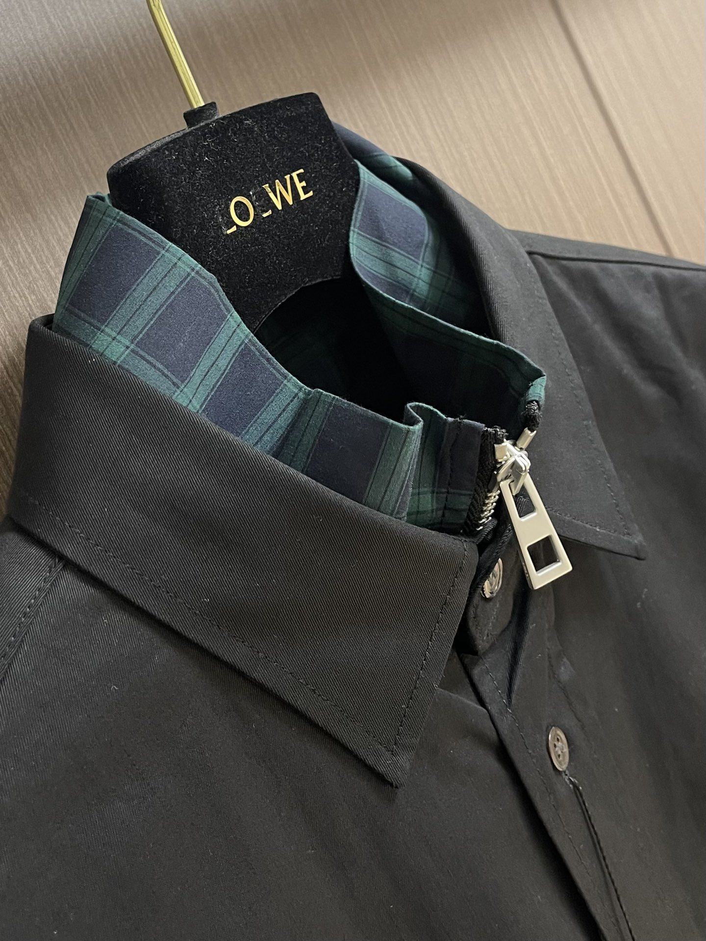 LOEWE Custom Embroidered Silk Zipper Coats with Infrared Precision Positioning Technology - 图片 3