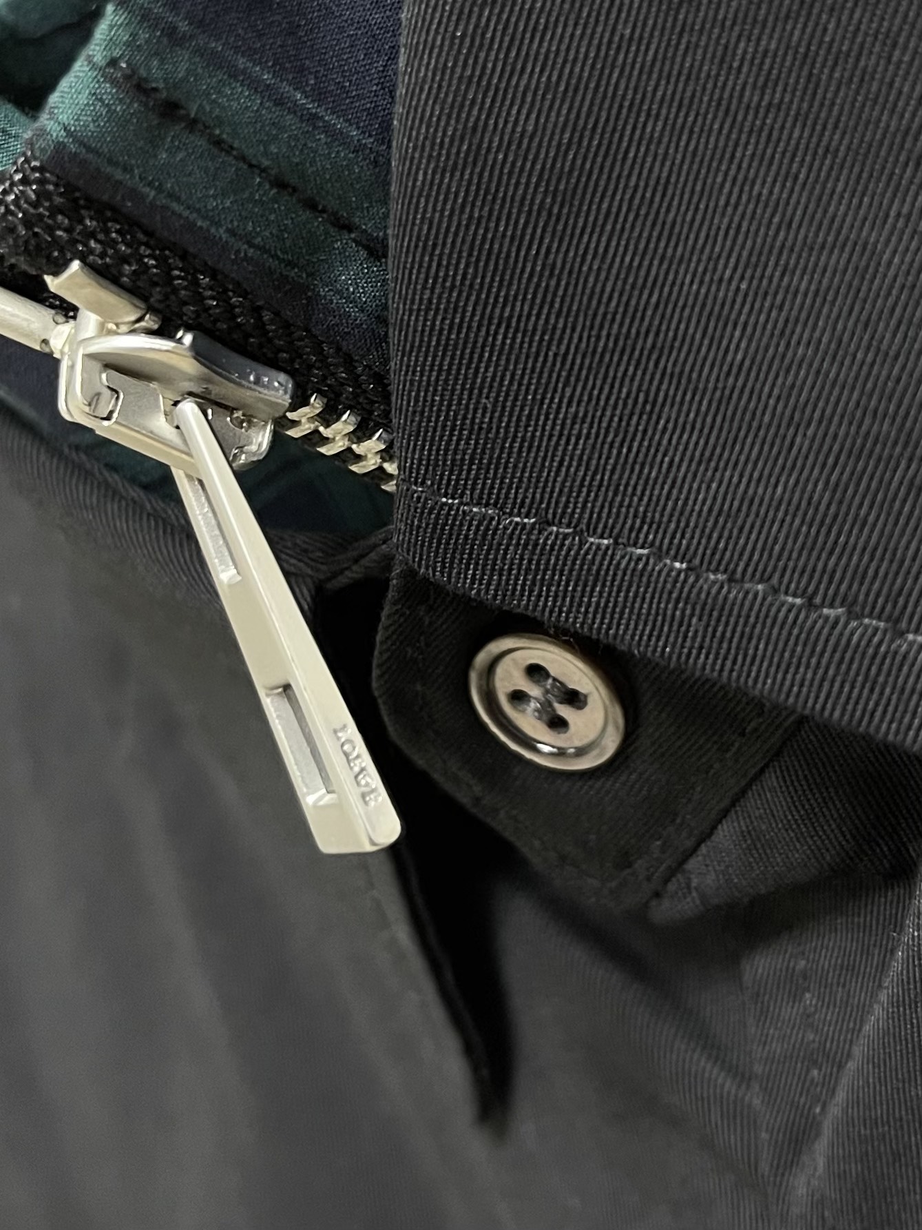 LOEWE Custom Embroidered Silk Zipper Coats with Infrared Precision Positioning Technology - 图片 6