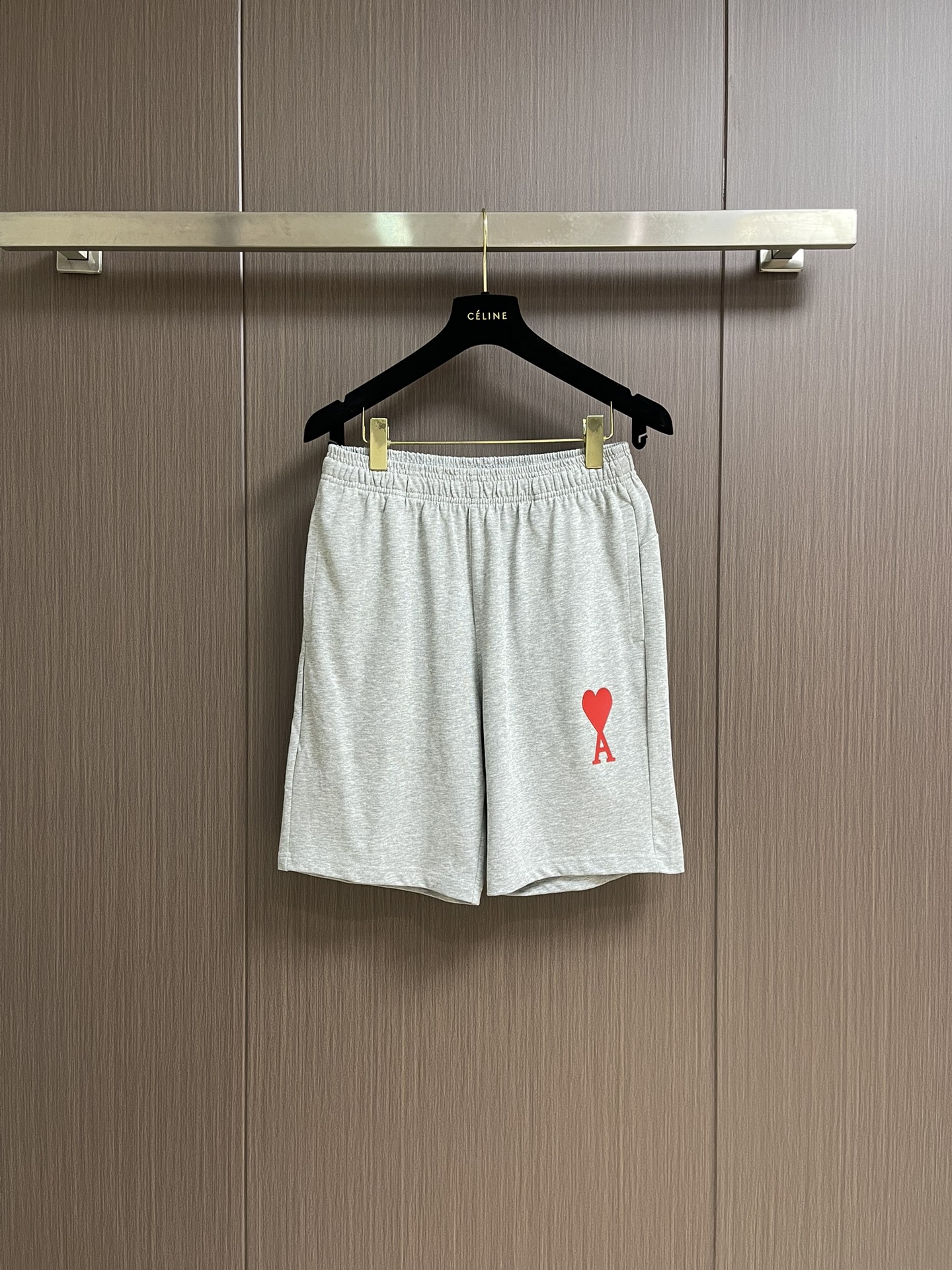 NO:473775,Ami Alexandre Mattiussi 2025SS spring and summer new product, love series casual shorts, customized fabrics for customer supply, comfortable and breathable, delicate feel, original hardware accessories, extremely high grade, handsome and stylish upper body. Size S-XXL, shorts, alexander wang19860909Ami Alexandre Mattiussi 2025SS春夏新品,爱心系列休闲短裤,客供定制面料打造,舒适透气,手感细腻,原版五金辅料,档次极高,上身帅气有型.尺码S-XXL,,shorts,alexander wang,Men's clothing