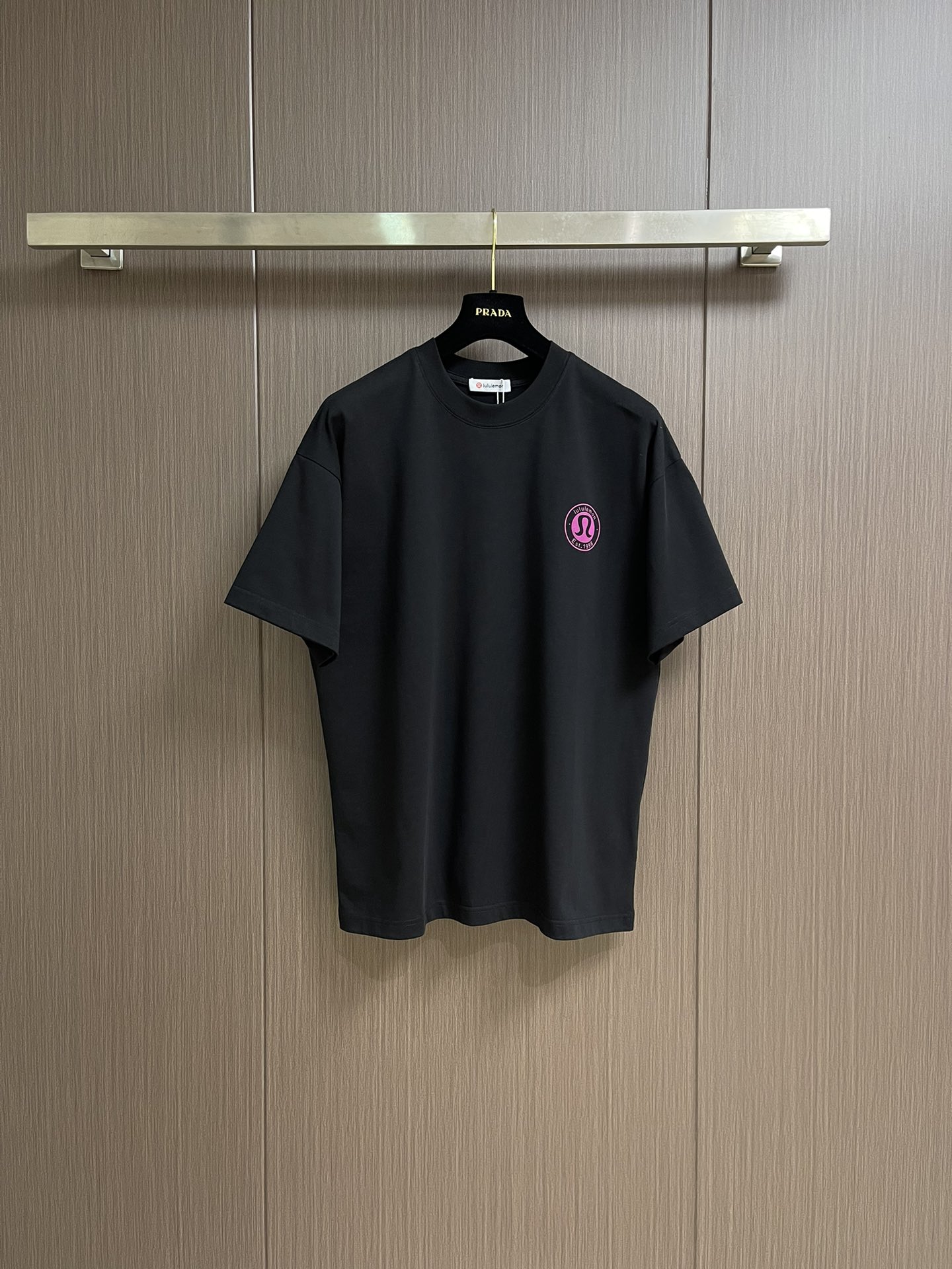 NO:478831,lululemon new printed round neck T-shirt!  320g high gram weight 32 double yarn pure cotton fabric, wide version, and the patterns are printed and designed with a full sense of design, the same style as men and women. It is versatile and easy to wear. Size M-3XL, tees, t-shirt, alexander wang19860909lululemon 新款印花圆领t恤！320克高克重32双纱纯棉面料,版型阔版,图案都做了印花图案设计感十足,男女同款 百搭又好穿 尺码M-3XL,,tees，t-shirt,alexander wang,Men's clothing