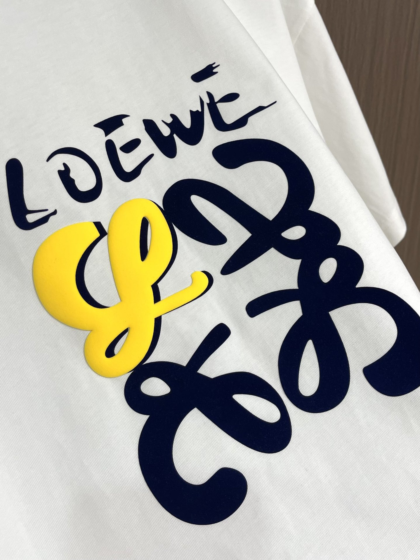 Loewe 2025SS Round Neck Printed Short Sleeve T-Shirt for Men 6 i1751294171 3620 8