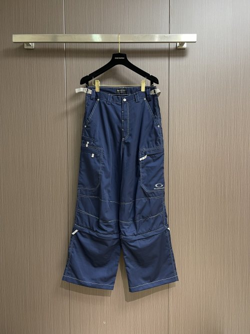 Oakley Men's Embroidered Multifunctional Cargo Pants with Detachable Legs
