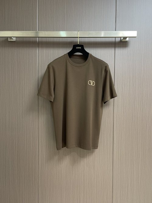 Valentino 2025SS Men's Round Neck Short Sleeve T-Shirt, Cotton, Exquisite Logo 1 Valentino 2025SS Men's Round Neck Short Sleeve T-Shirt, Cotton, Exquisite Logo