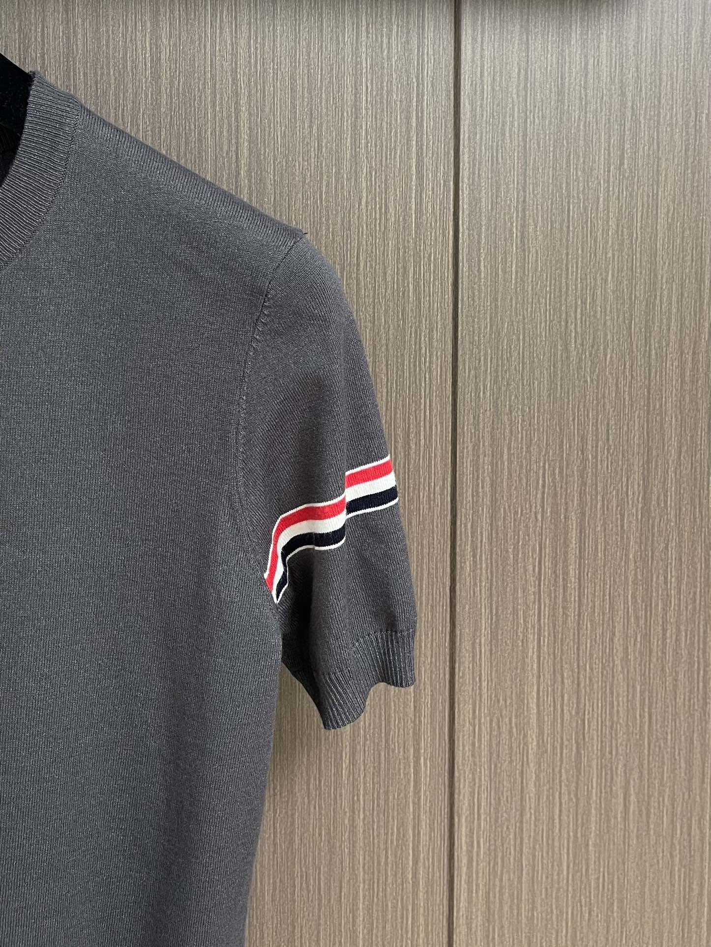 Thom Browne Classic Arm Stripe Crewneck Knitted Short Sleeve T-Shirt 5 i1751467551 8261 1