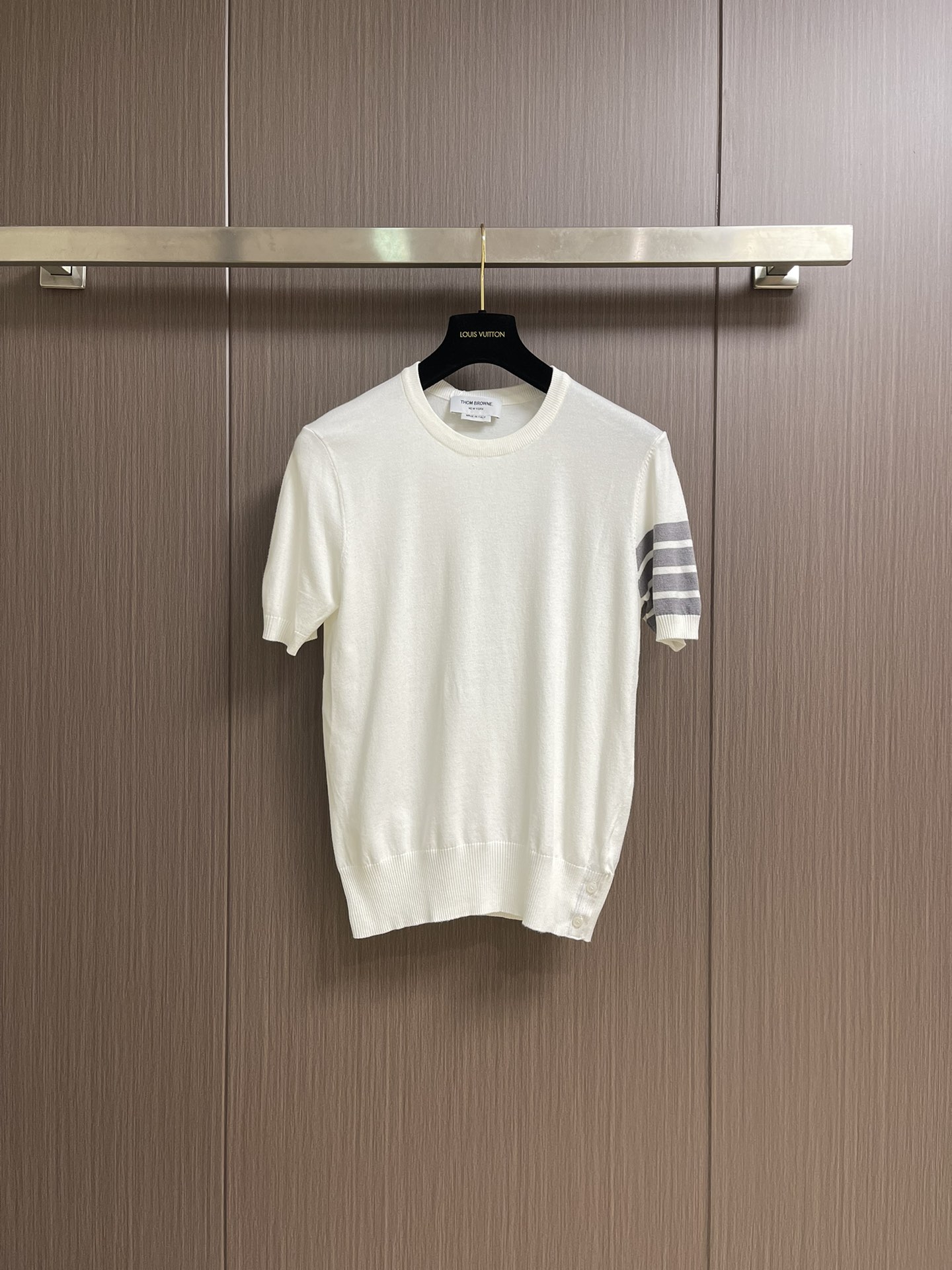 Thom Browne T-shirt Été 2025 Manches Courtes en Coton Blanc avec Bandes Grises