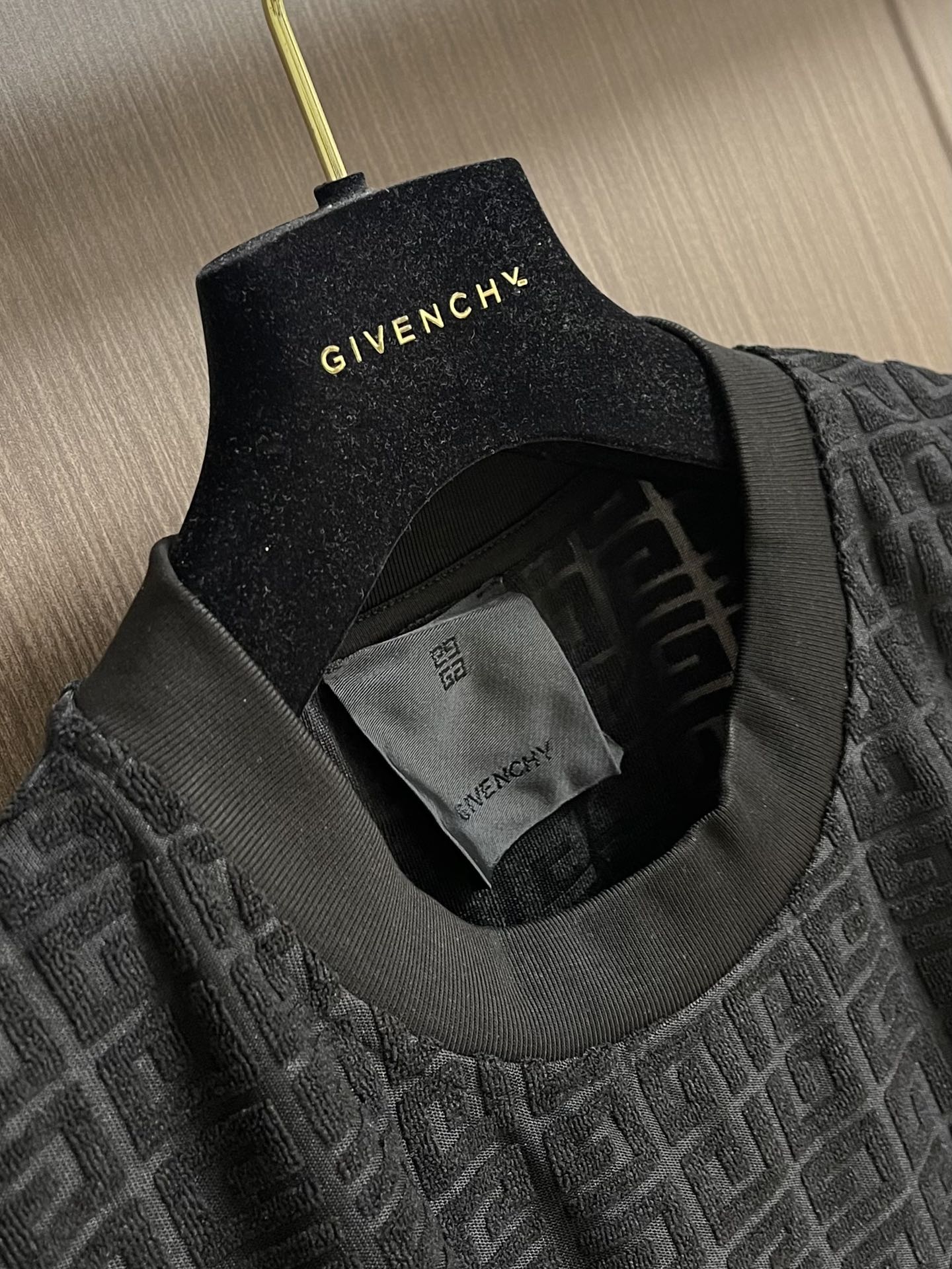 Givenchy חולצת טי שרוול קצר לגברים עם הדפס מרקם רך ונעים במיוחד 10 i1751467799 1751 6