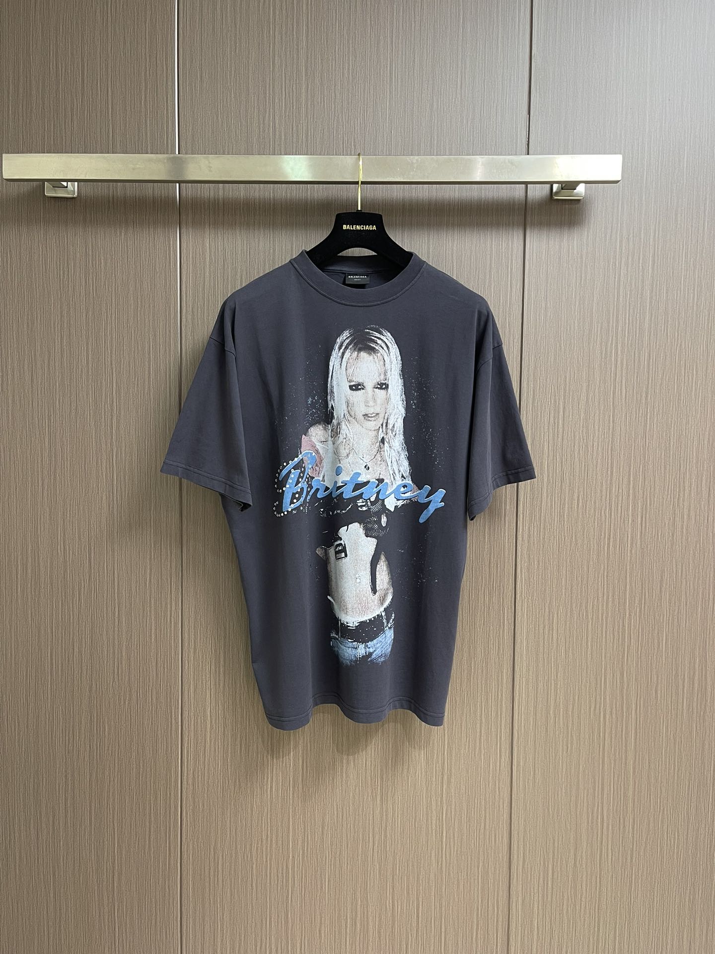 Balenciaga Britney Series T-shirt Oversize Gris Délavé Imprimé Homme Été 2025