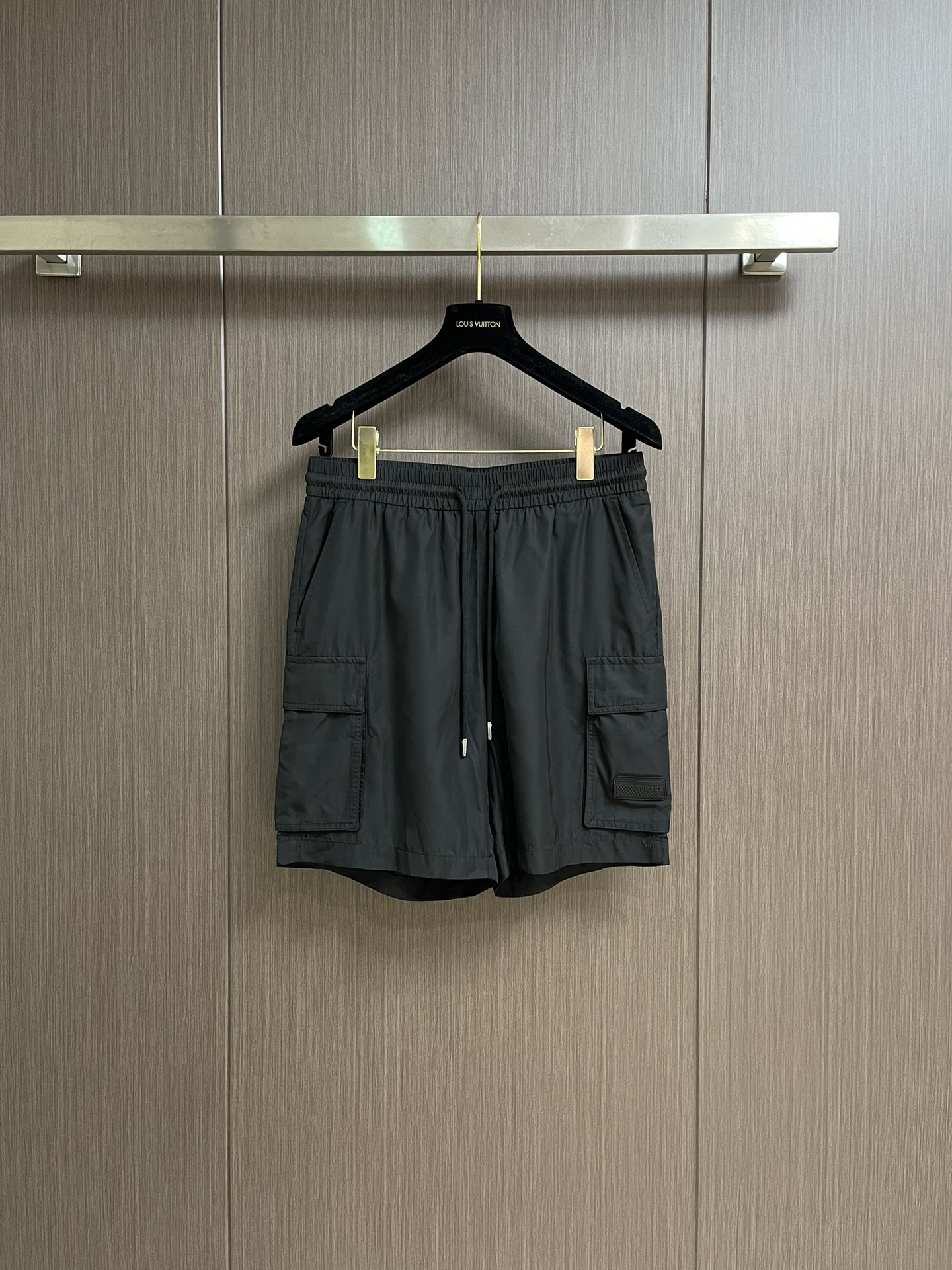 Louis Vuitton Pantalón Corto Cargo de Nailon Regenerado - Comodidad y Estilo