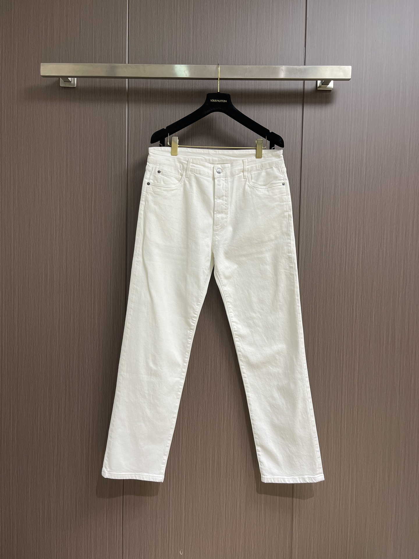 NO:470741,LP Loropiana 2025SS summer new casual pants, casual pants are fashionable items that men can wear anytime and anywhere. The simple design is combined with high-end fabrics, fine embellishments, three-dimensional tailoring, smooth feel and high gloss. The sag behind the upper body is very good, and the three-dimensional tailoring is upright. Size S-XL 32-33-34-35,,loro piano,loro piano,alexander wang19860909LP Loropiana 2025SS夏季新品休闲裤,休闲裤作为随时随地男人都能穿搭的时尚单品,简洁的设计配合高档面料,细节点缀,立体剪裁,手感顺滑光泽度高,上身后垂度非常好,立体剪裁上身挺拔.尺码S-XL 32-33-34-35,,loro piana,loro piana,alexander wang,Men's clothing