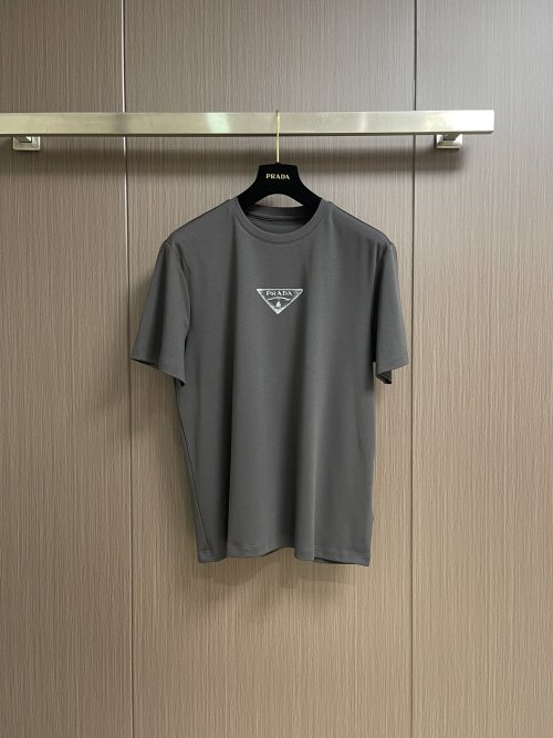 Prada 2025SS Early Spring Logo Print Short-Sleeve T-Shirt, Unisex Style 1 Prada 2025SS Early Spring Logo Print Short-Sleeve T-Shirt, Unisex Style