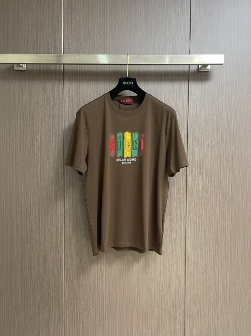 Gucci 2025SS Logo Print Short Sleeve T-Shirt, Comfortable Cotton Fabric 1 Gucci 2025SS Logo Print Short Sleeve T-Shirt, Comfortable Cotton Fabric