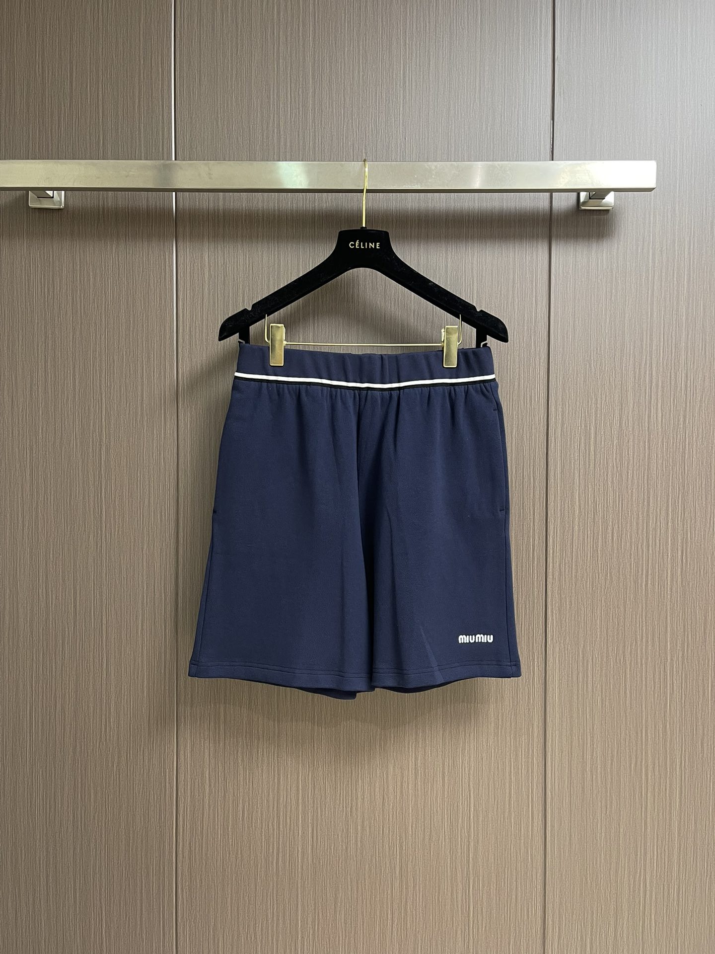 Pantalones Cortos Miu Miu de Punto Piqué con Logo Bordado para Hombre y Mujer