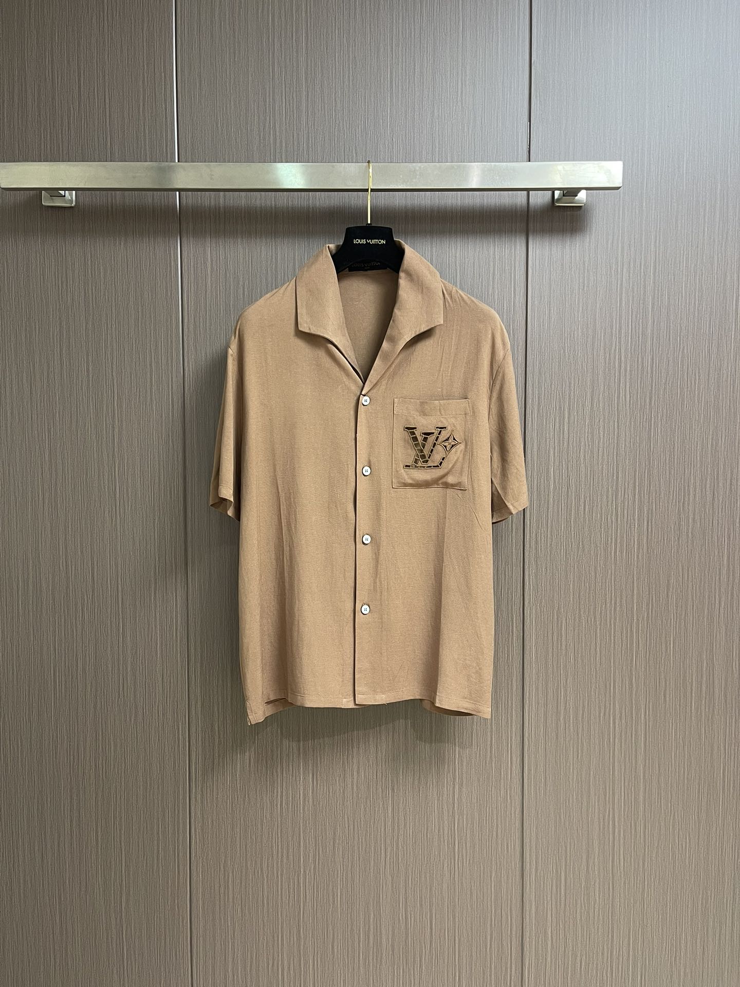 Louis Vuitton Silk-Blend Summer Short-Sleeve Shirt with Embroidered Logo 2 i1751733667 2131 8