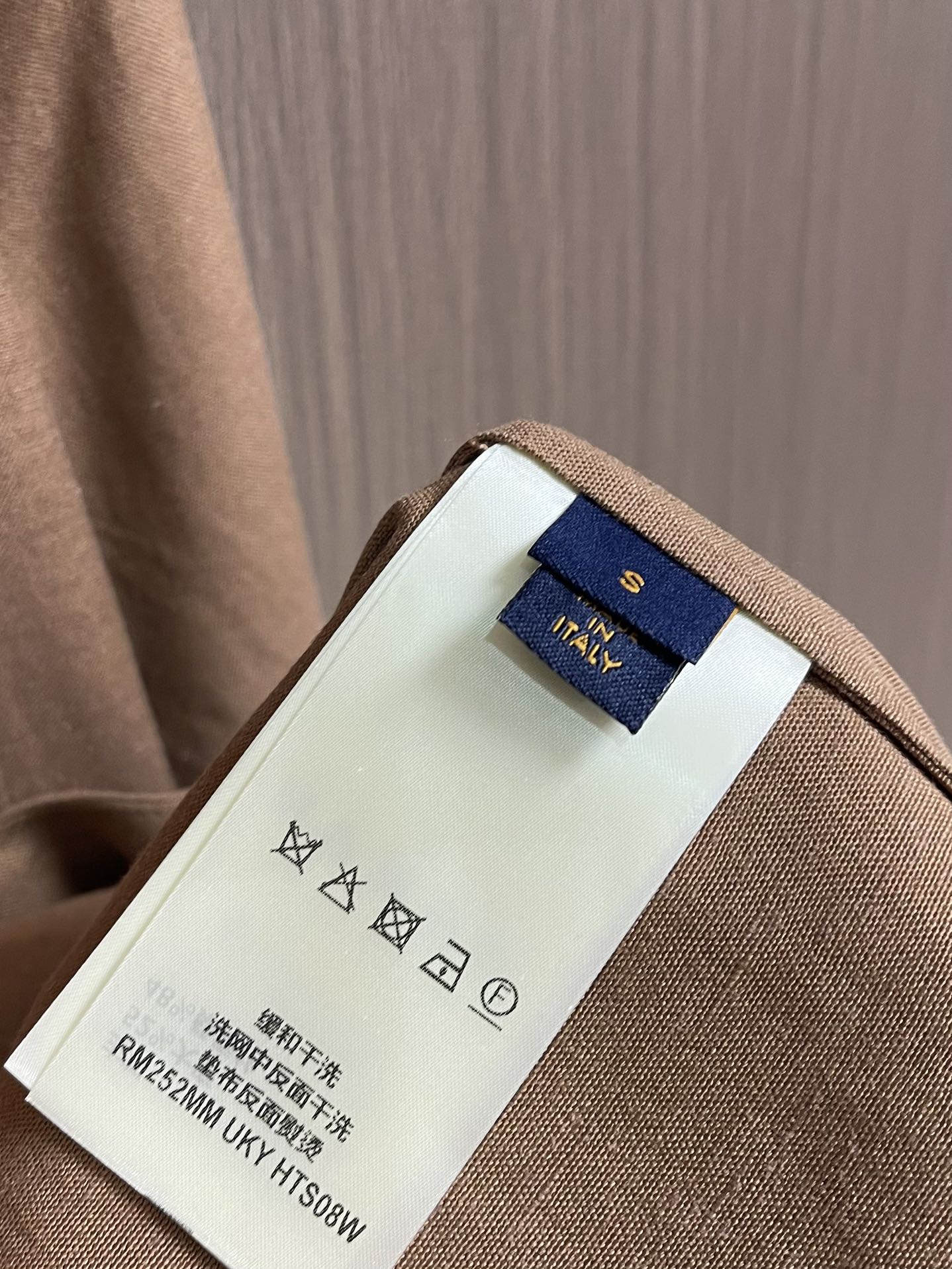Louis Vuitton Silk-Blend Summer Short-Sleeve Shirt with Embroidered Logo 8 i1751733667 2193 3