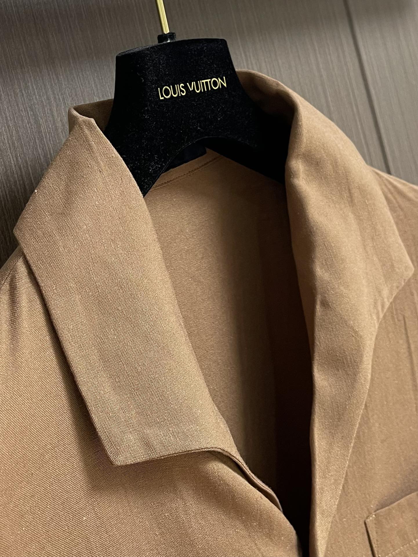 Louis Vuitton Silk-Blend Summer Short-Sleeve Shirt with Embroidered Logo 7 i1751733667 889 5