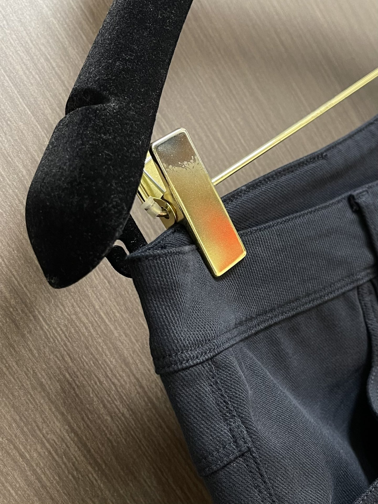 Burberry 战马徽标男士直筒牛仔裤，2025SS新款，日常休闲穿搭必备的单品之一，复古丹宁色，低调