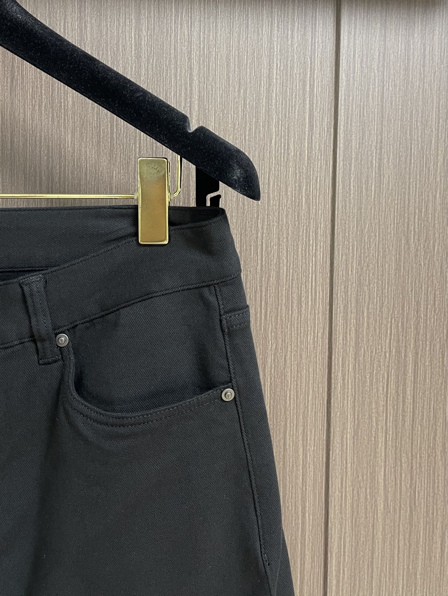 Ferragamo菲拉格慕，2025ss男士商务休闲牛仔裤，原版一比一定制面料，轻薄透气，辅料齐全，车工