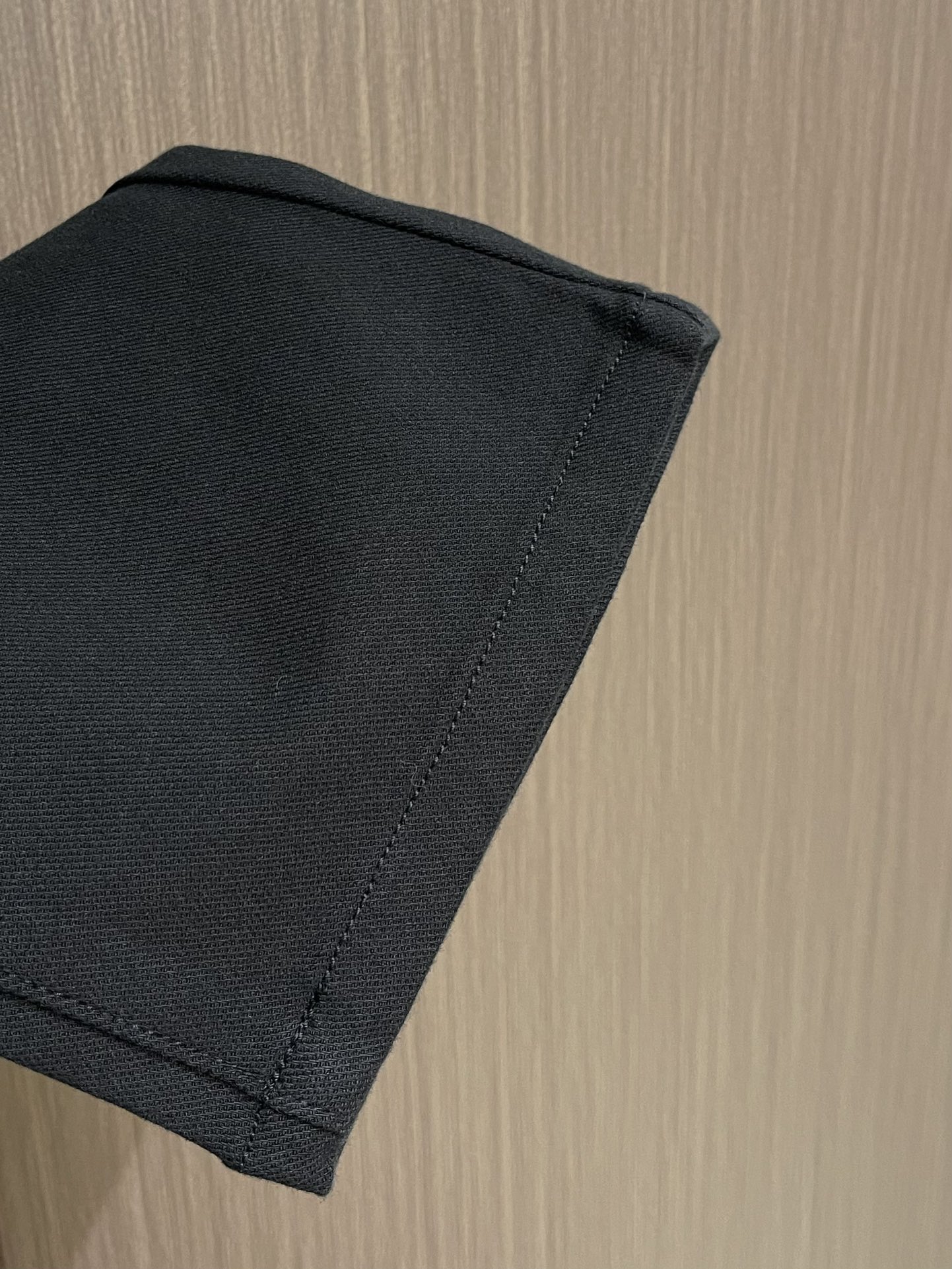 Ferragamo菲拉格慕，2025ss男士商务休闲牛仔裤，原版一比一定制面料，轻薄透气，辅料齐全，车工