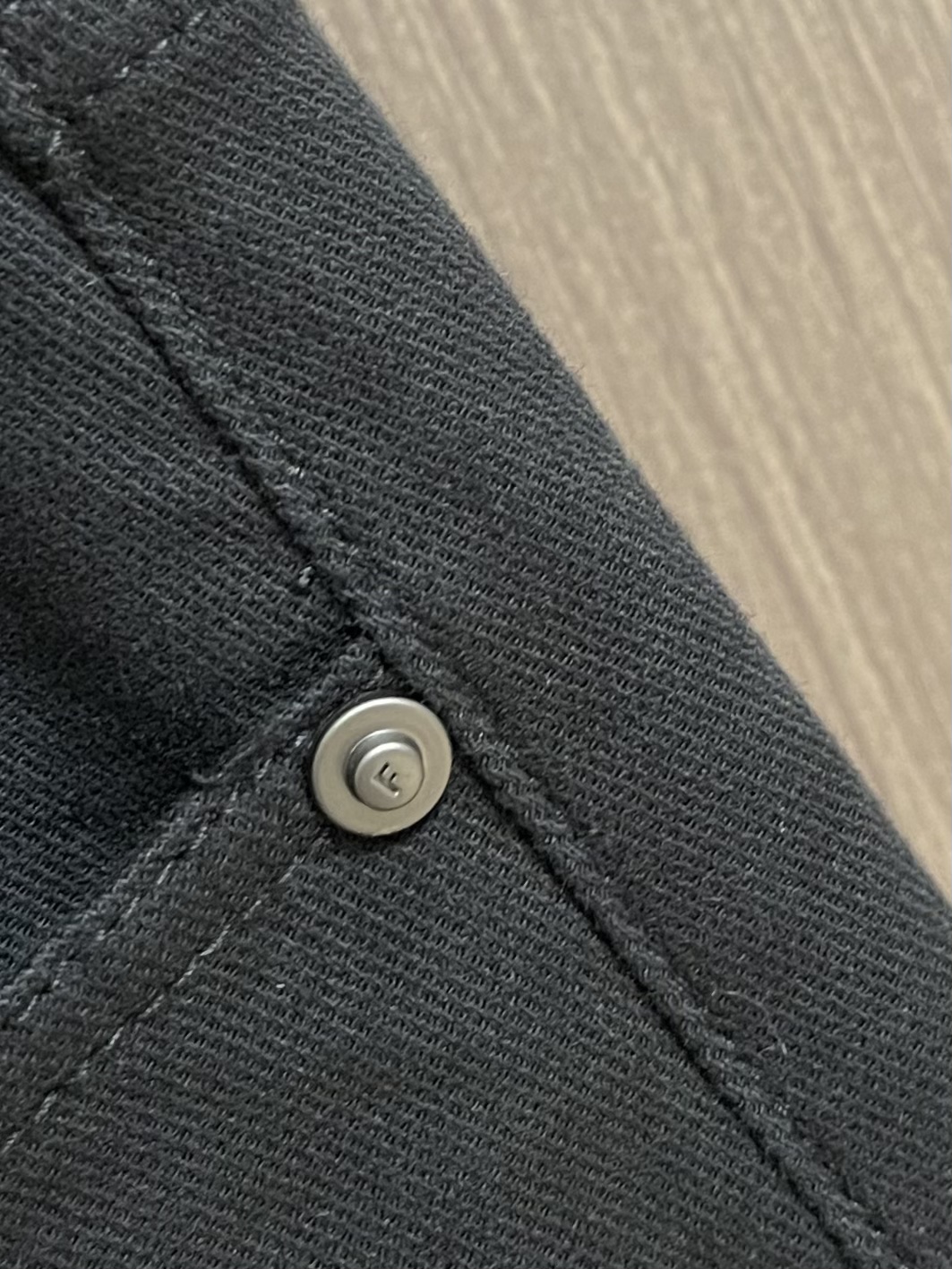 Ferragamo菲拉格慕，2025ss男士商务休闲牛仔裤，原版一比一定制面料，轻薄透气，辅料齐全，车工