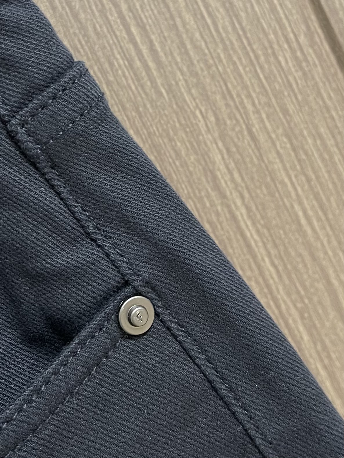 Ferragamo菲拉格慕，2025ss男士商务休闲牛仔裤，原版一比一定制面料，轻薄透气，辅料齐全，车工