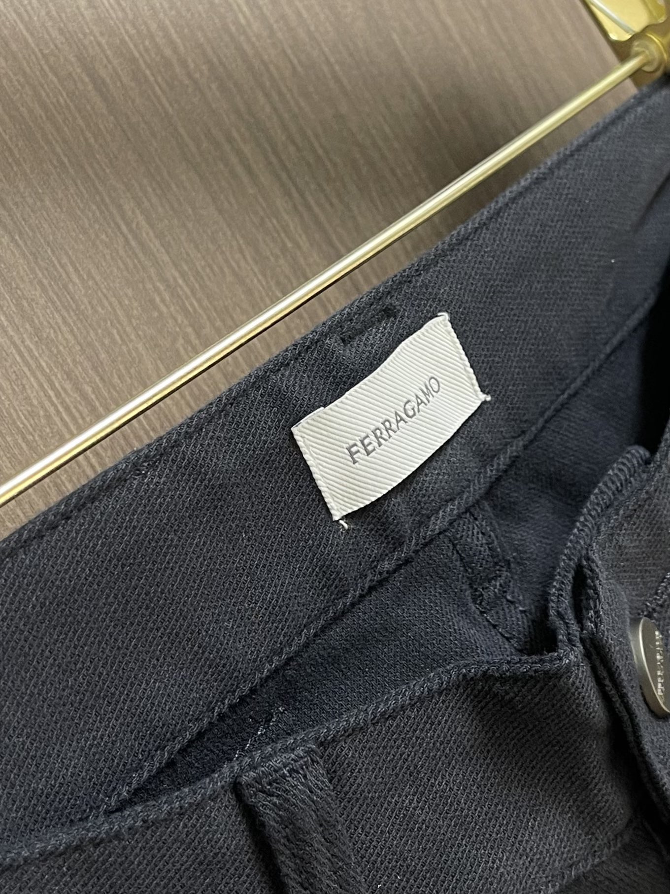 Ferragamo菲拉格慕，2025ss男士商务休闲牛仔裤，原版一比一定制面料，轻薄透气，辅料齐全，车工