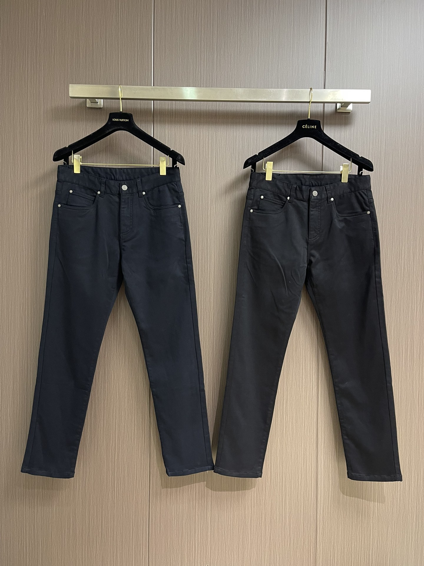 Ermenegildo Zegna 杰尼亚早秋新品休闲裤，休闲裤作为随时随地男人都能穿搭的时尚单品，简洁
