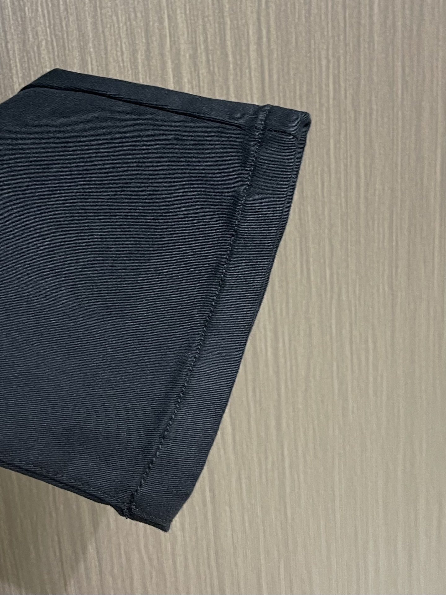 Ermenegildo Zegna 杰尼亚早秋新品休闲裤，休闲裤作为随时随地男人都能穿搭的时尚单品，简洁