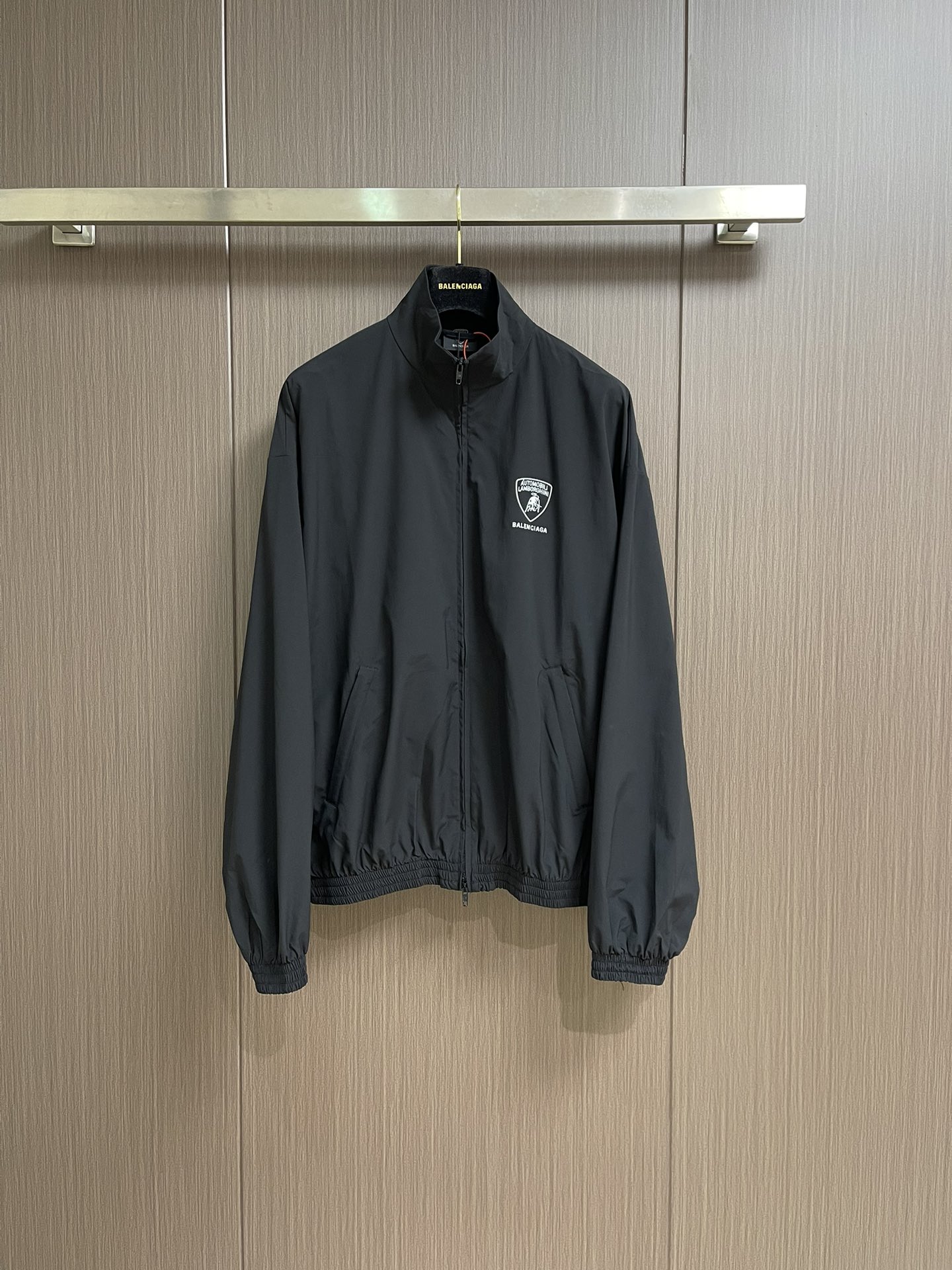 Balenciaga x Lamborghini Veste Zippée Brodé, Noir Élégant et Confort Suprême