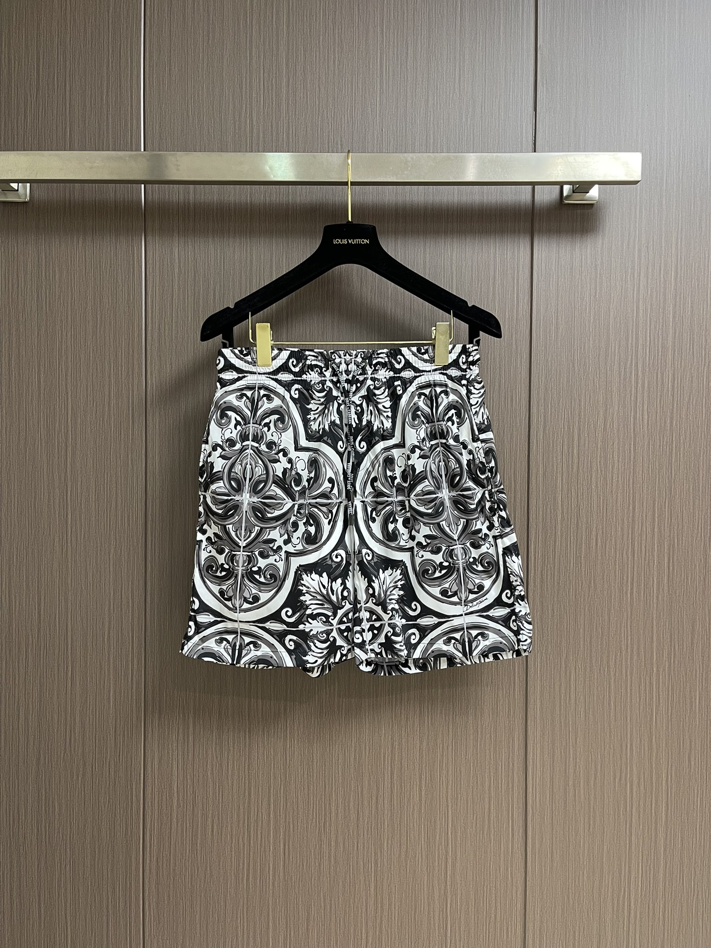 Short Décontracté Dolce & Gabbana Imprimé Majolique, Collection Printemps/Été 2025