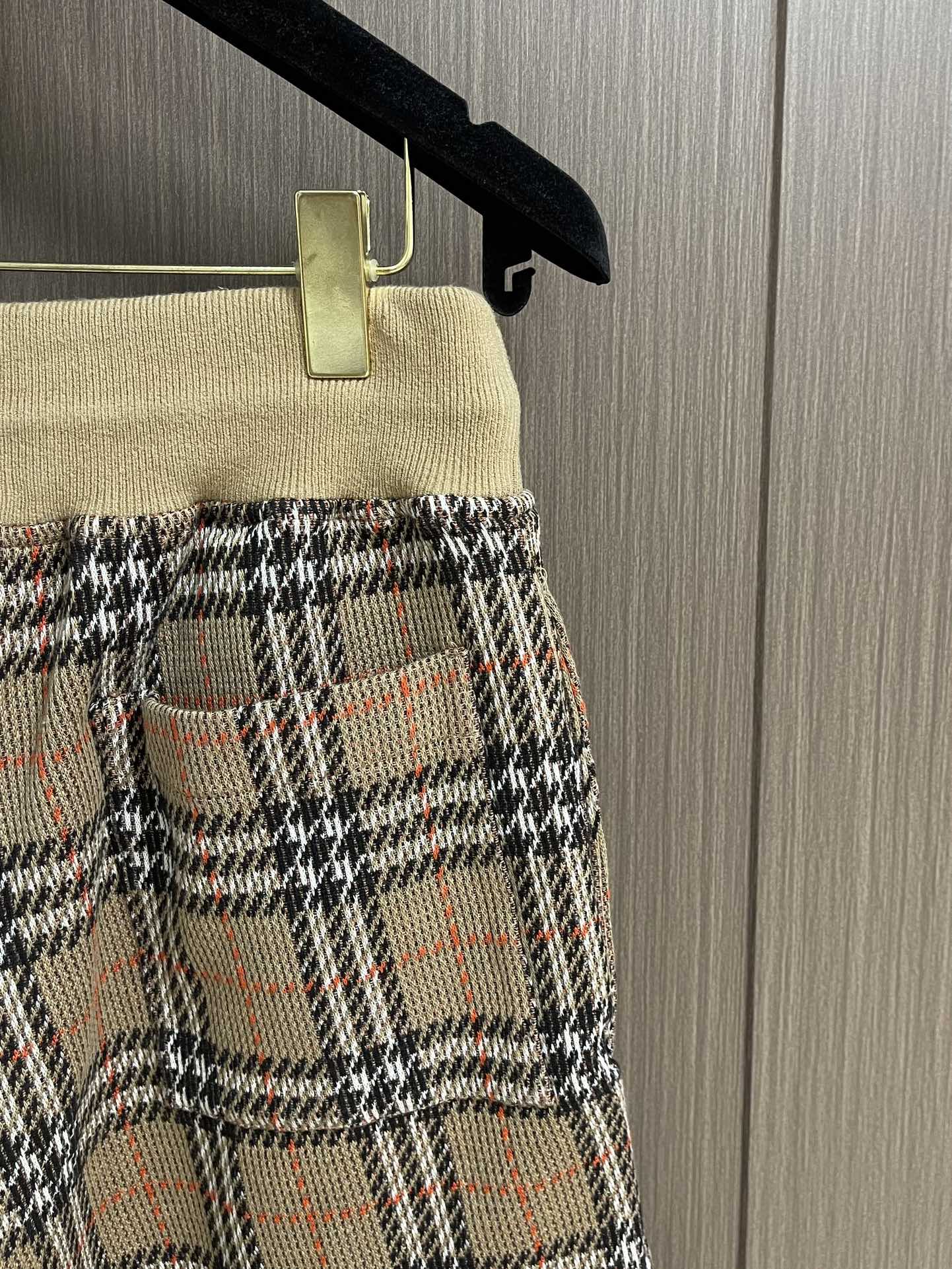 Burberry Men's Checkered Wool Blend Shorts - Comfortable and Stylish 8 i1751911361 5739 8