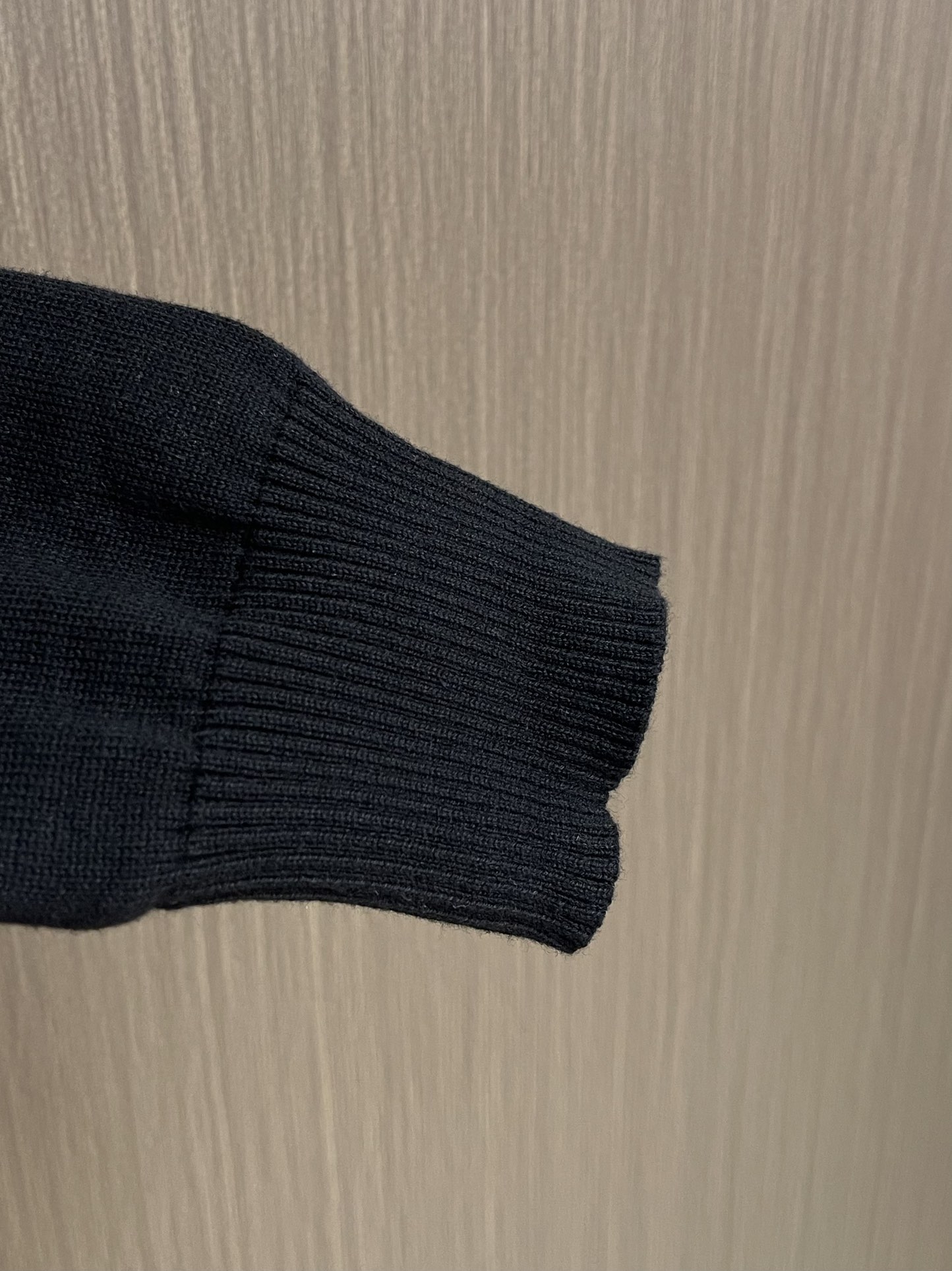 “Dior Embroidered Wool Knit Sweater with Soft Hands and High Comfort, Chest Embroidery, Machine-Perfected, Size S-XL” - 图片 8