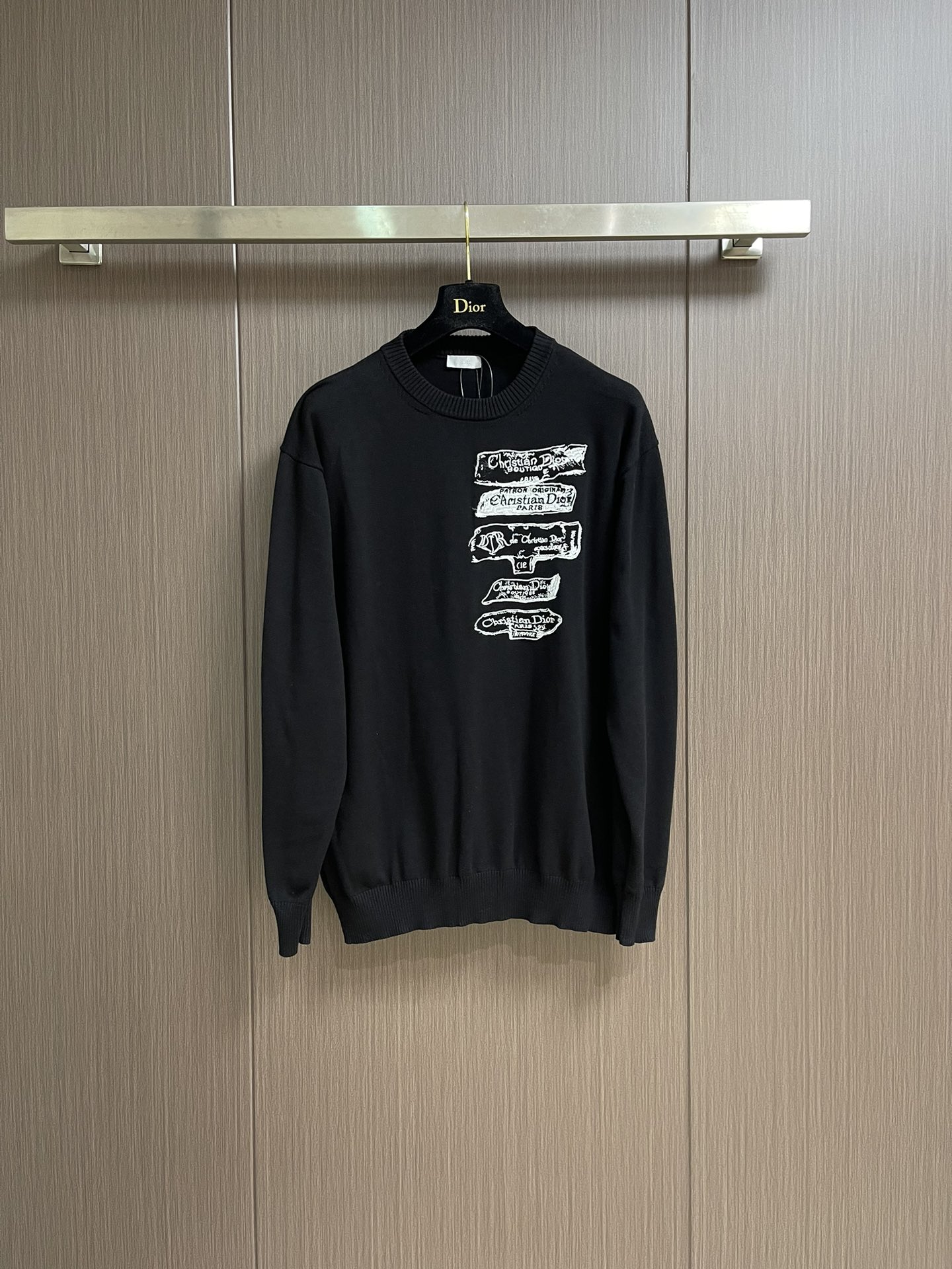 “Dior Embroidered Wool Knit Sweater with Soft Hands and High Comfort, Chest Embroidery, Machine-Perfected, Size S-XL” - 图片 1