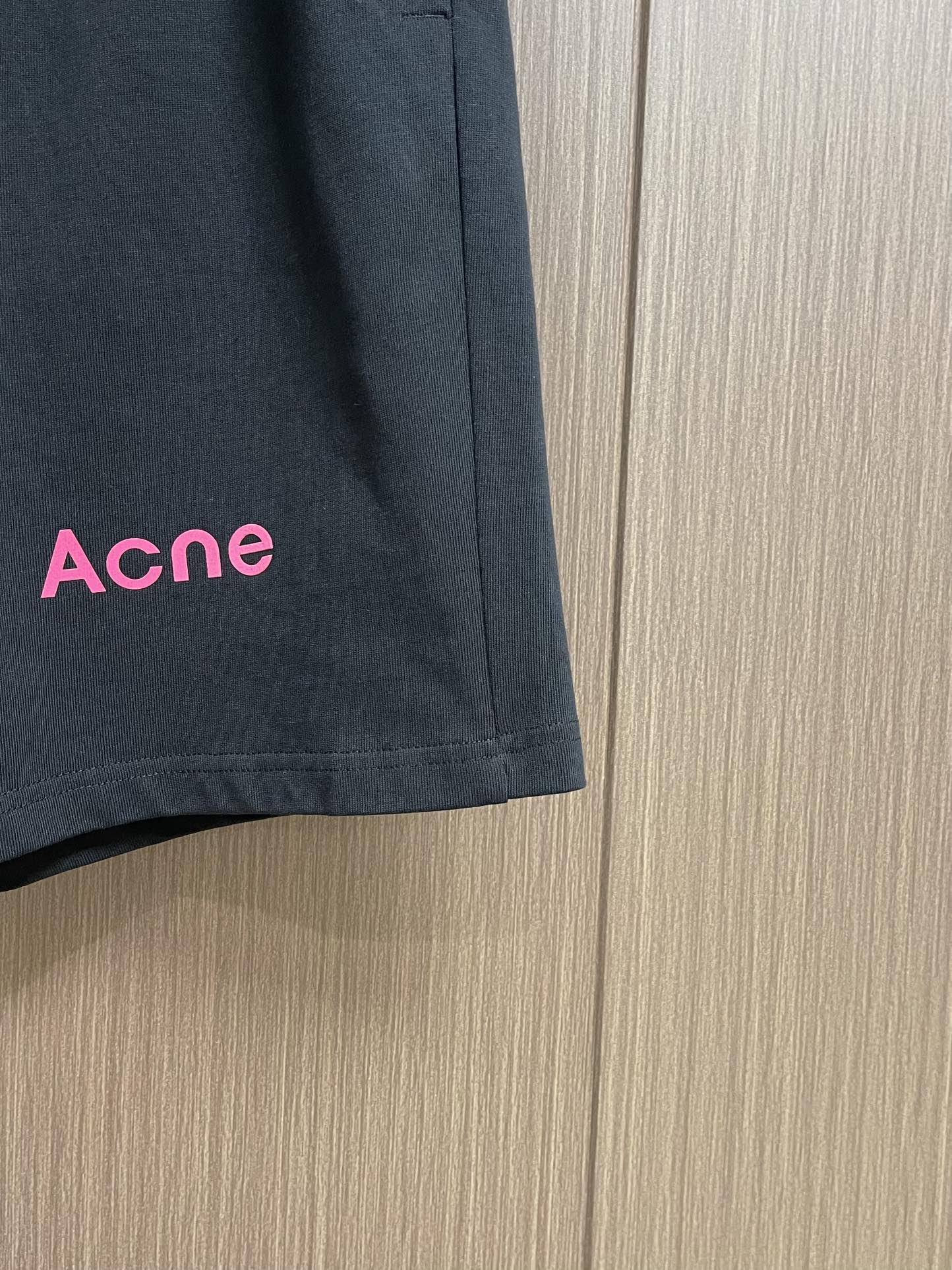 Acne Studies’ Stylish and Comfortable Leisure Shorts in Various Sizes. - 图片 7