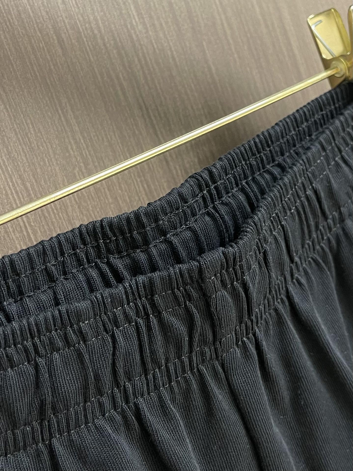 Acne Studies’ Stylish and Comfortable Leisure Shorts in Various Sizes. - 图片 5