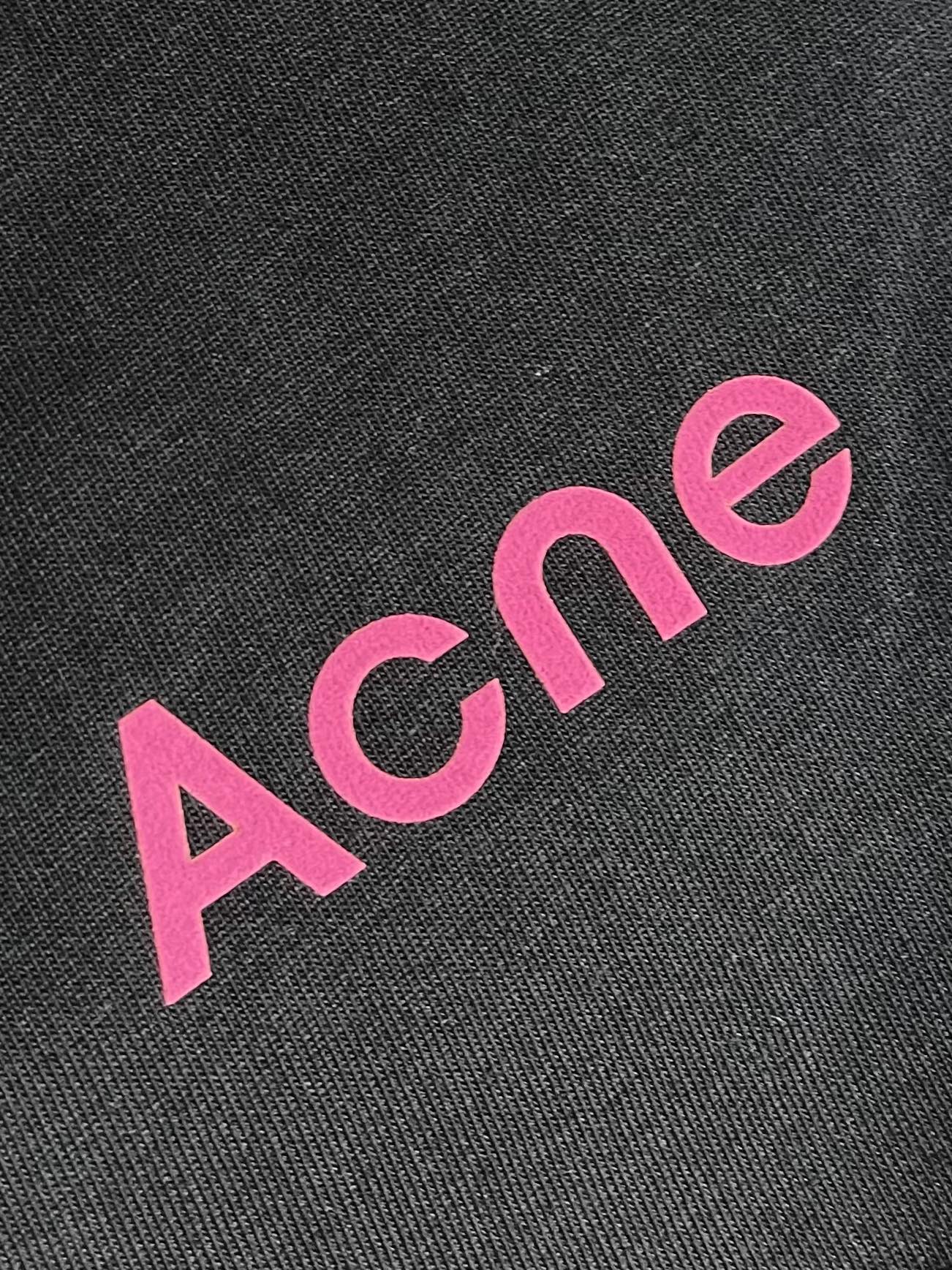Acne Studies’ Stylish and Comfortable Leisure Shorts in Various Sizes. - 图片 8