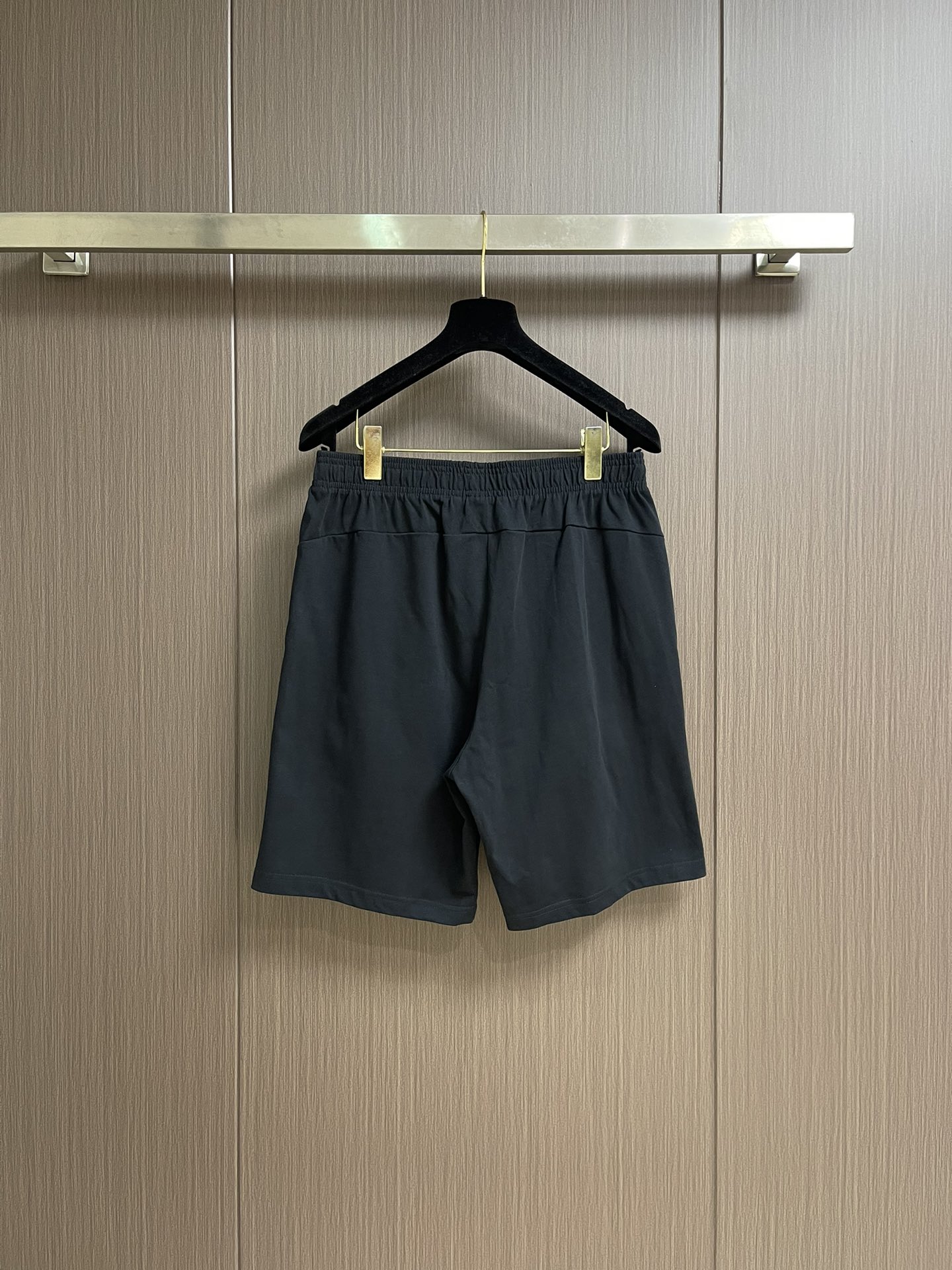 Acne Studies’ Stylish and Comfortable Leisure Shorts in Various Sizes. - 图片 2