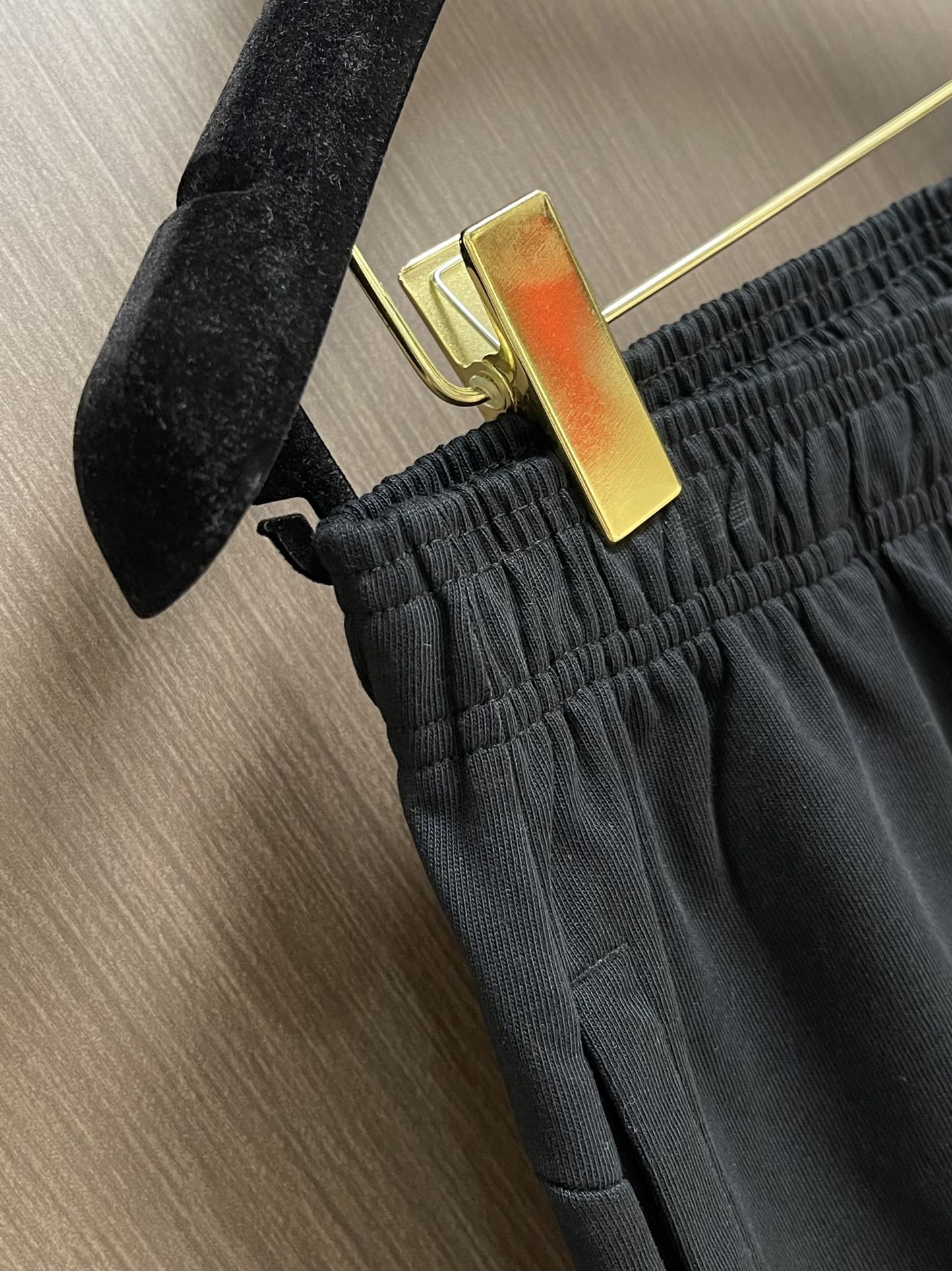 Acne Studies’ Stylish and Comfortable Leisure Shorts in Various Sizes. - 图片 6