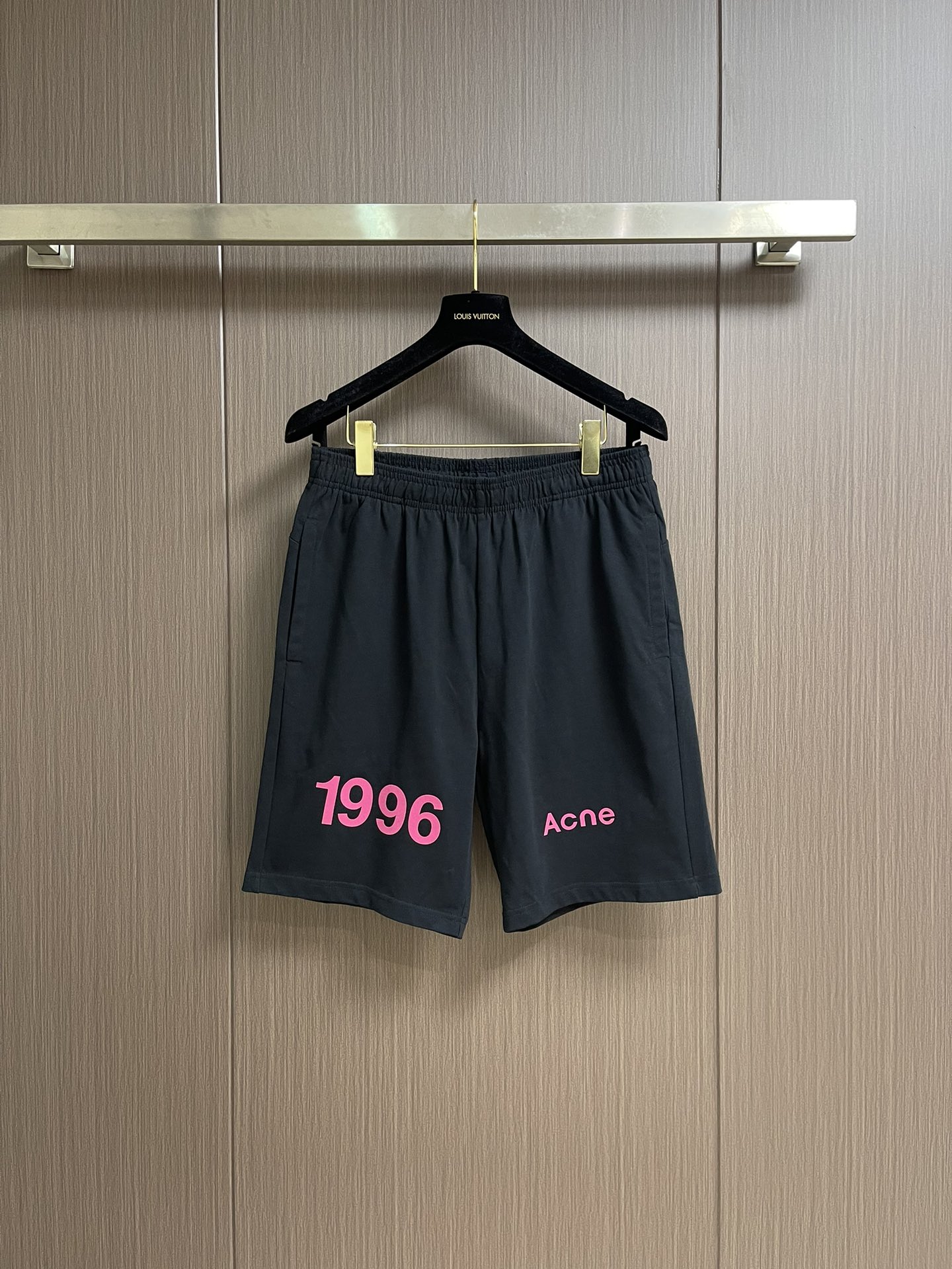 Acne Studies’ Stylish and Comfortable Leisure Shorts in Various Sizes.