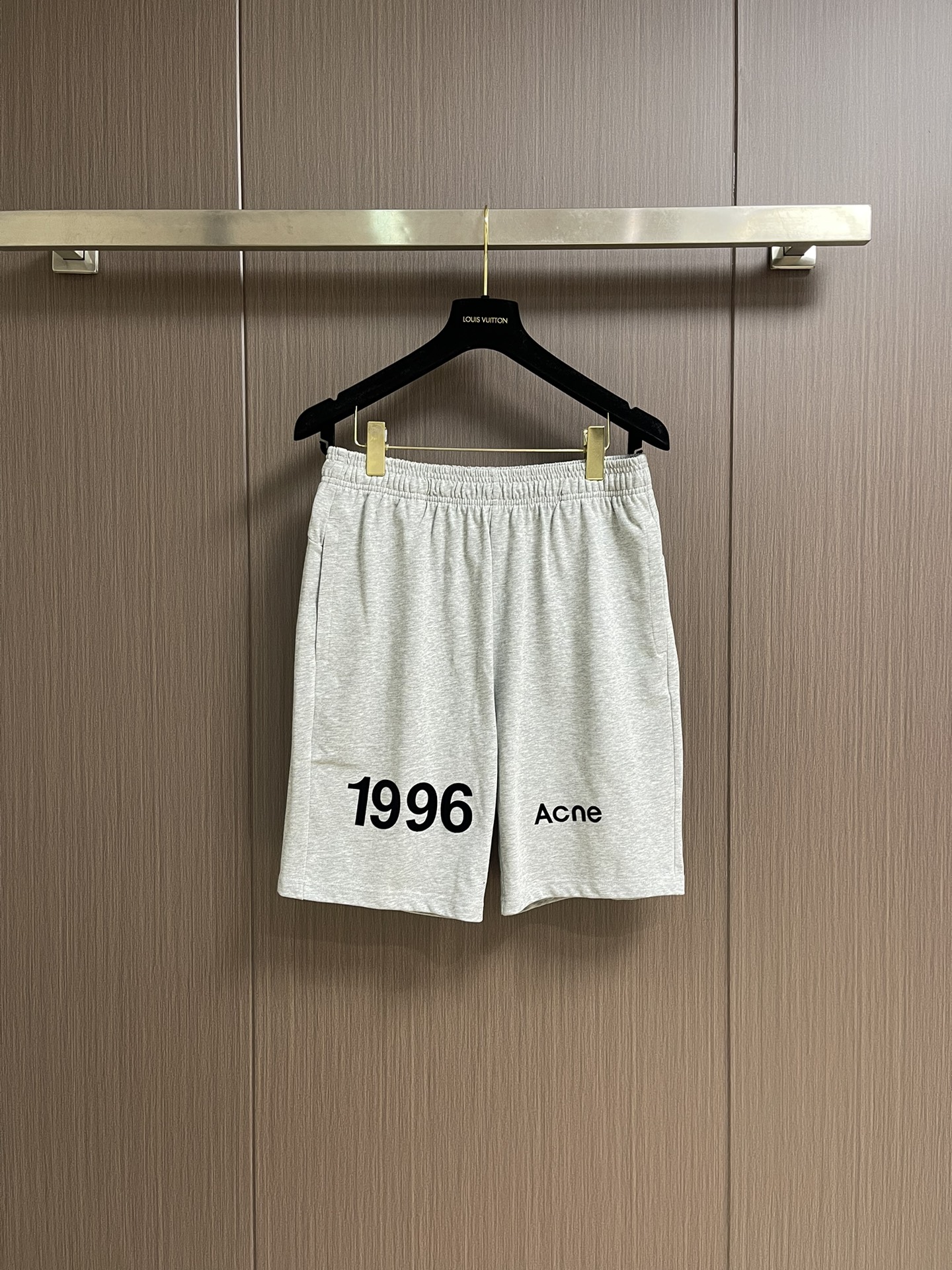 Acne Study: Stylish Leisure Shorts with Unique Design and Comfortable Fit - 图片 1