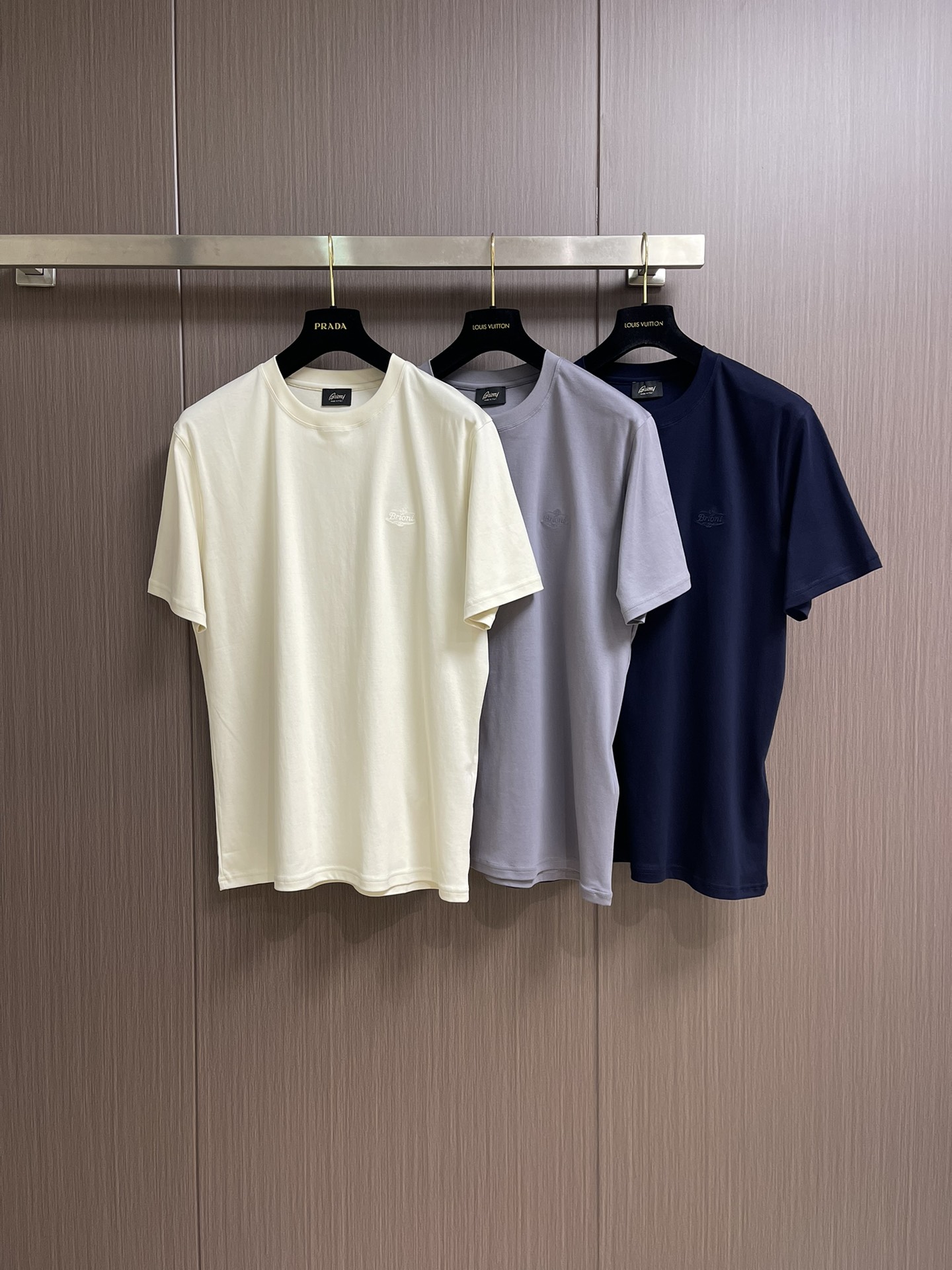Brioni Logo Embroidered Short-Sleeve T-Shirt: Comfortable and Stylish Leisure Wear - 图片 3