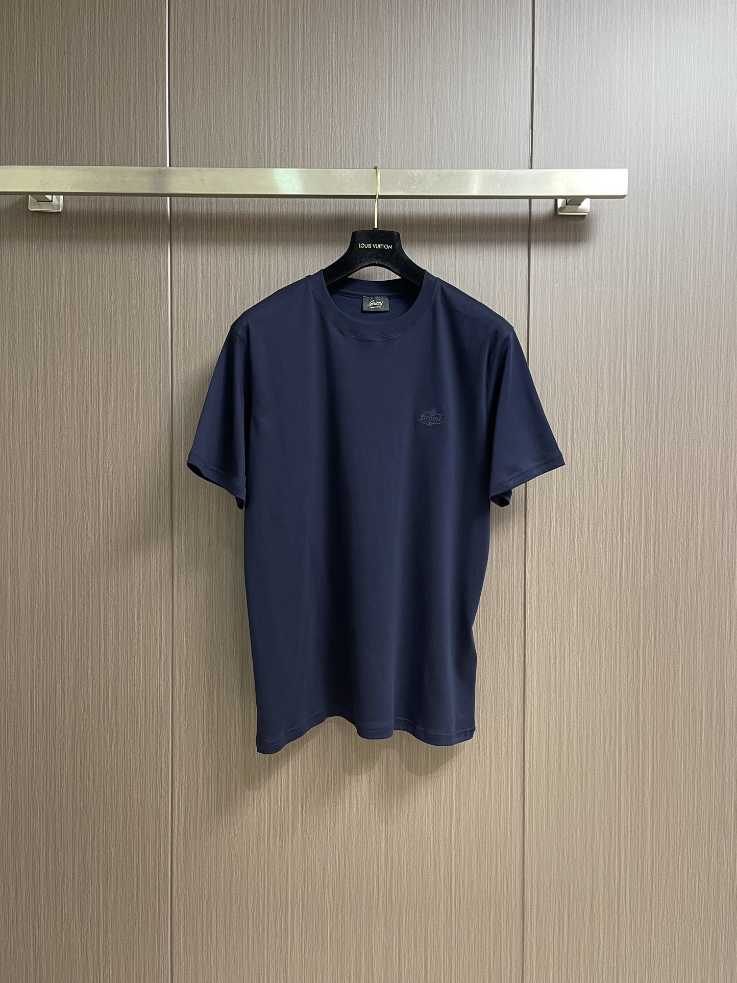 Brioni Logo Embroidered Short-Sleeve T-Shirt: Comfortable and Stylish Leisure Wear